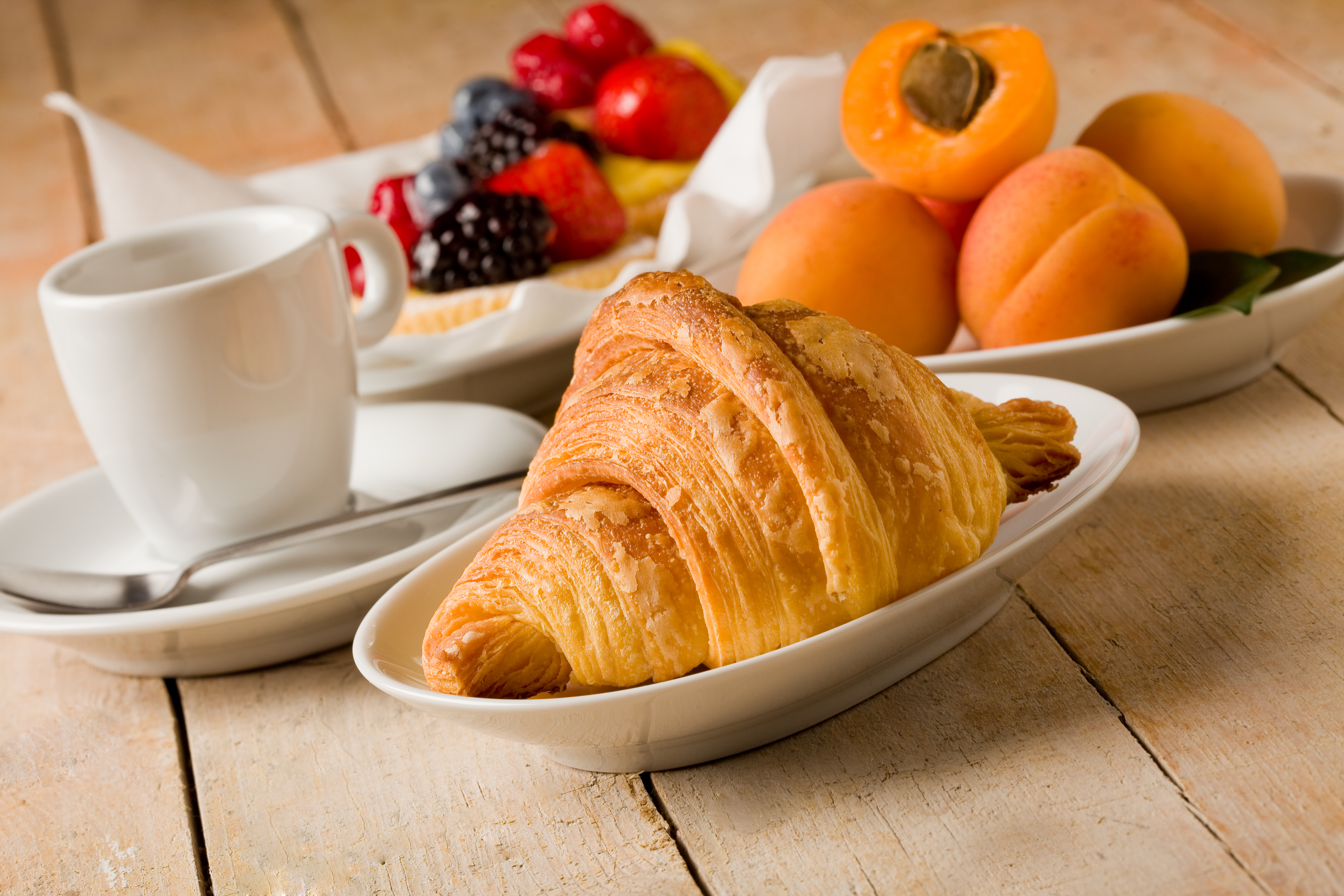 food, breakfast, apricot, berry, croissant