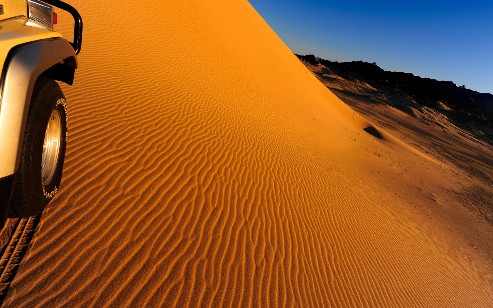 104276 descargar fondo de pantalla naturaleza, arena, desierto, rueda, calor: protectores de pantalla e imágenes gratis