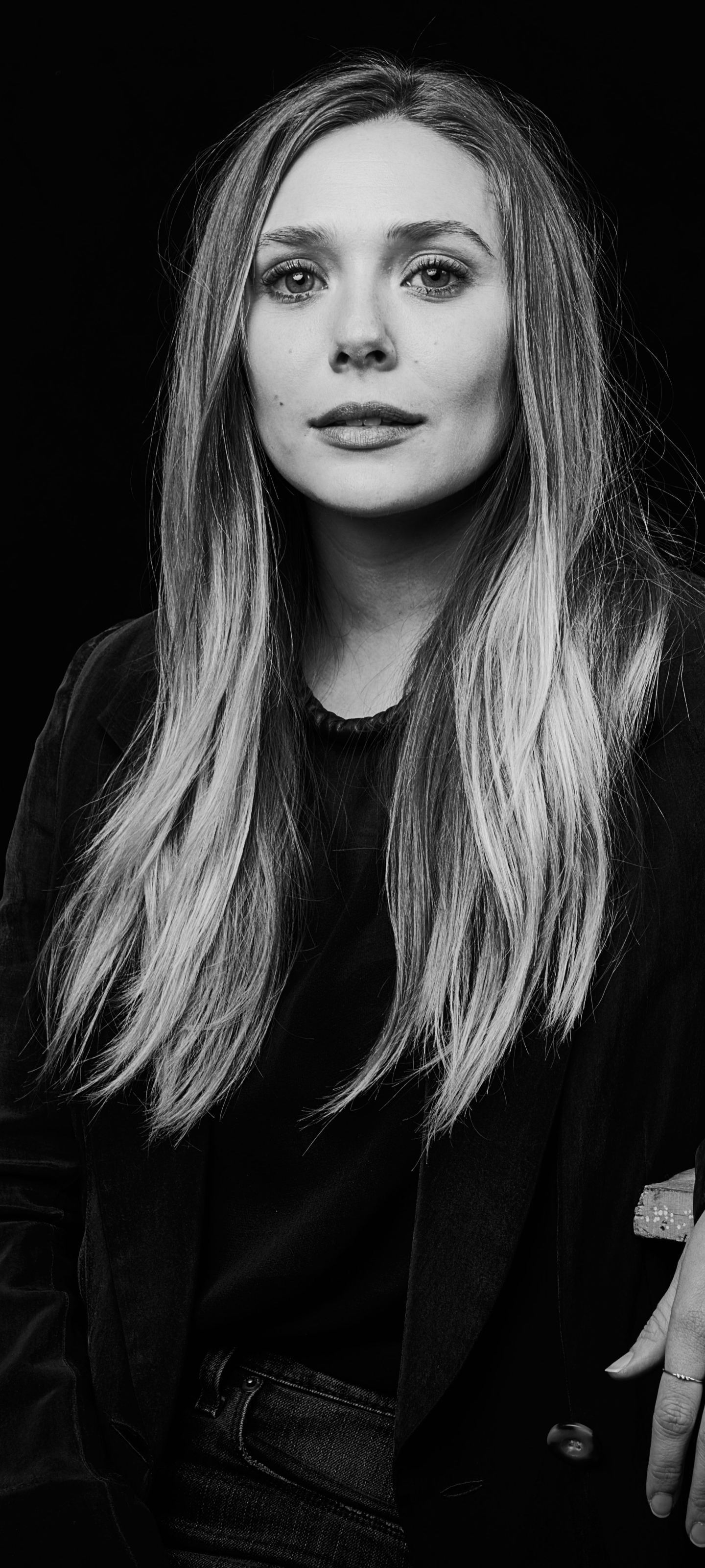 Download mobile wallpaper American, Celebrity, Black & White, Actress, Elizabeth Olsen for free.