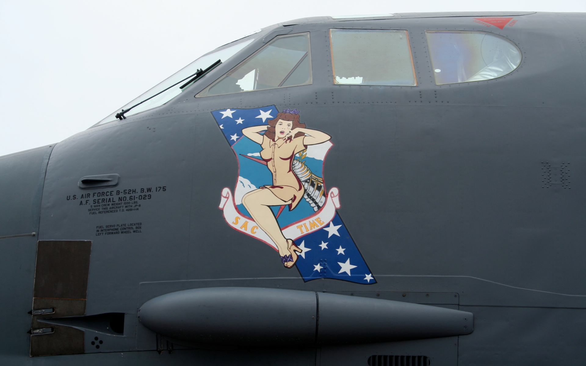 Laden Sie das Militär, Nose Art-Bild kostenlos auf Ihren PC-Desktop herunter