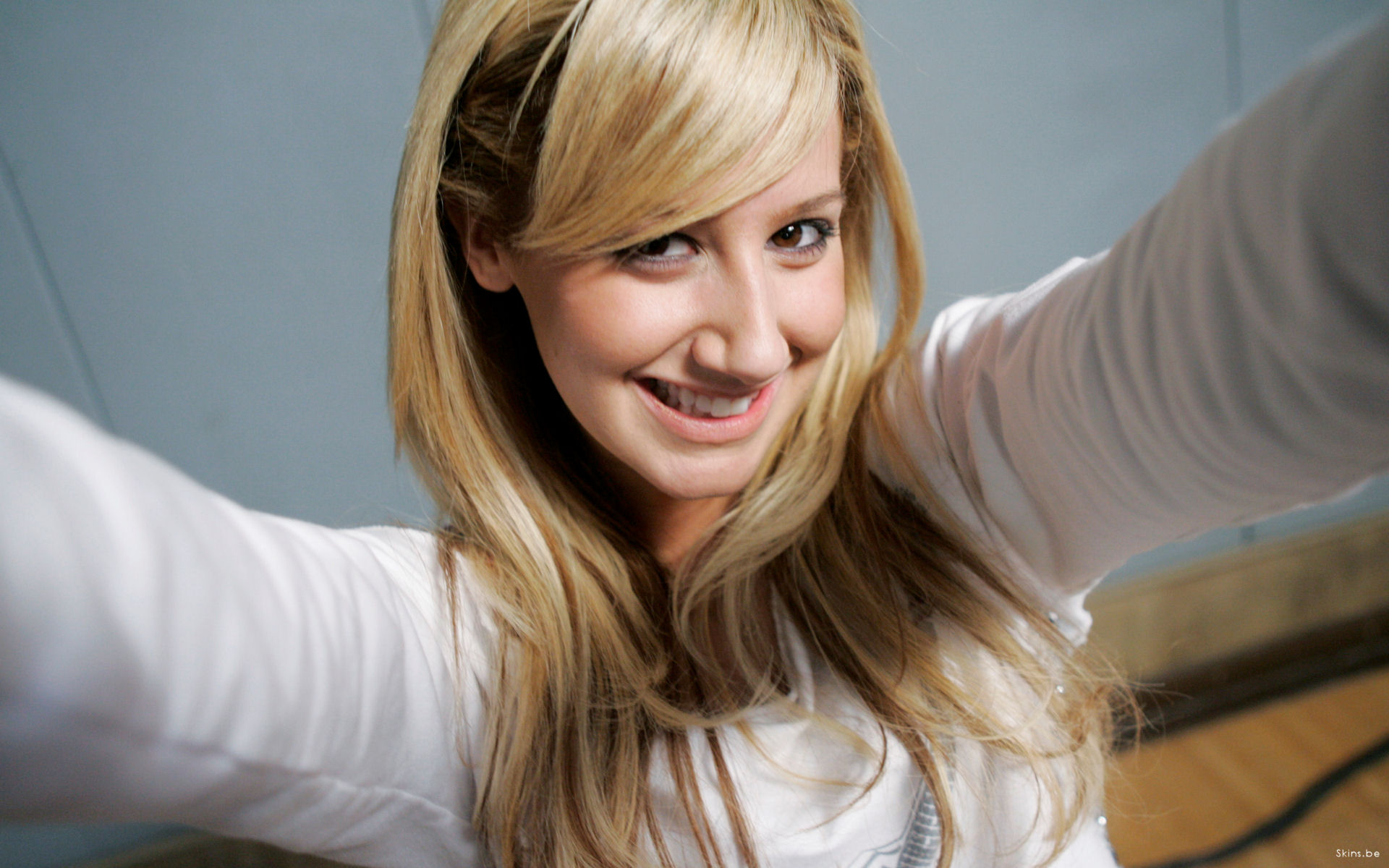 Download mobile wallpaper Celebrity, Ashley Tisdale for free.