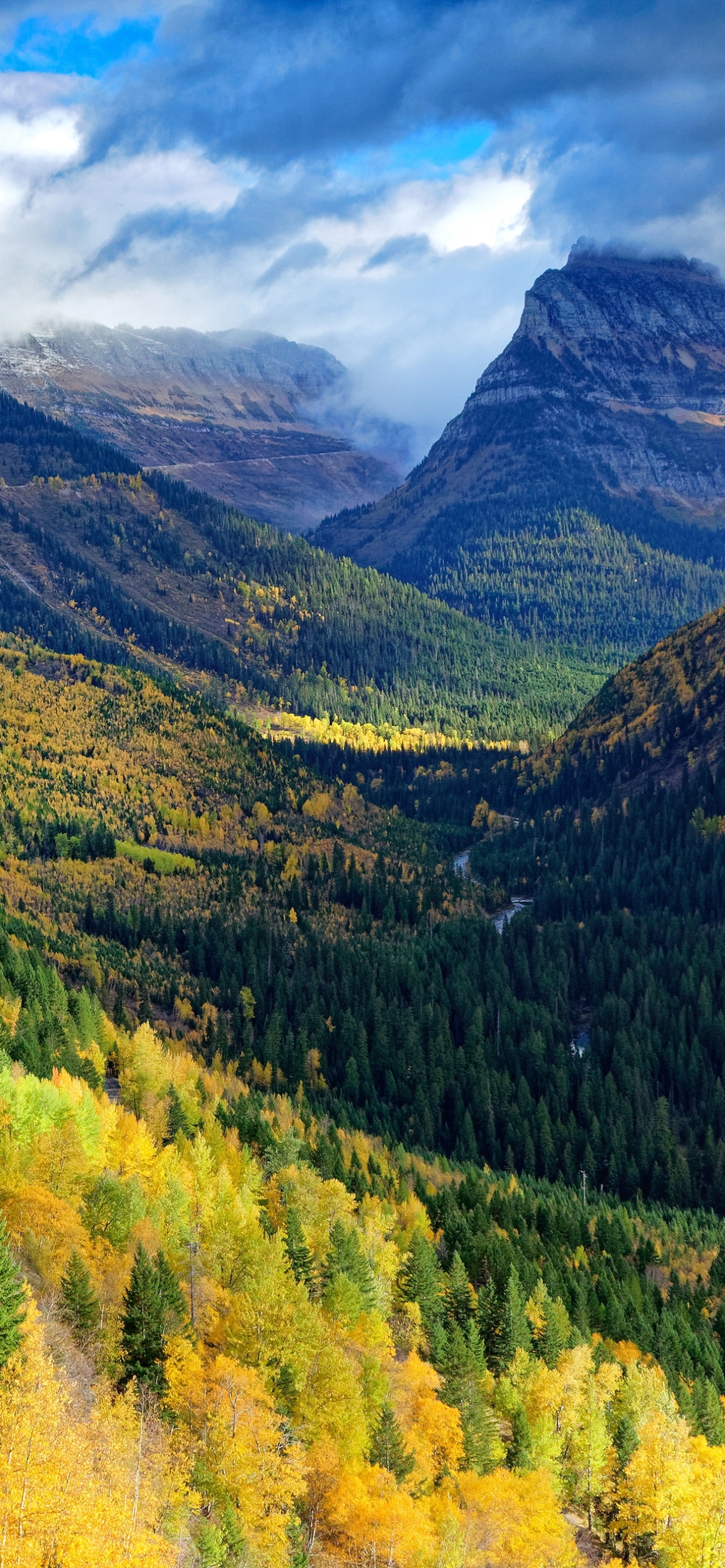 Скачать картинку Пейзаж, Осень, Гора, Лес, Долина, Ландшафт, Падать, Земля/природа в телефон бесплатно.