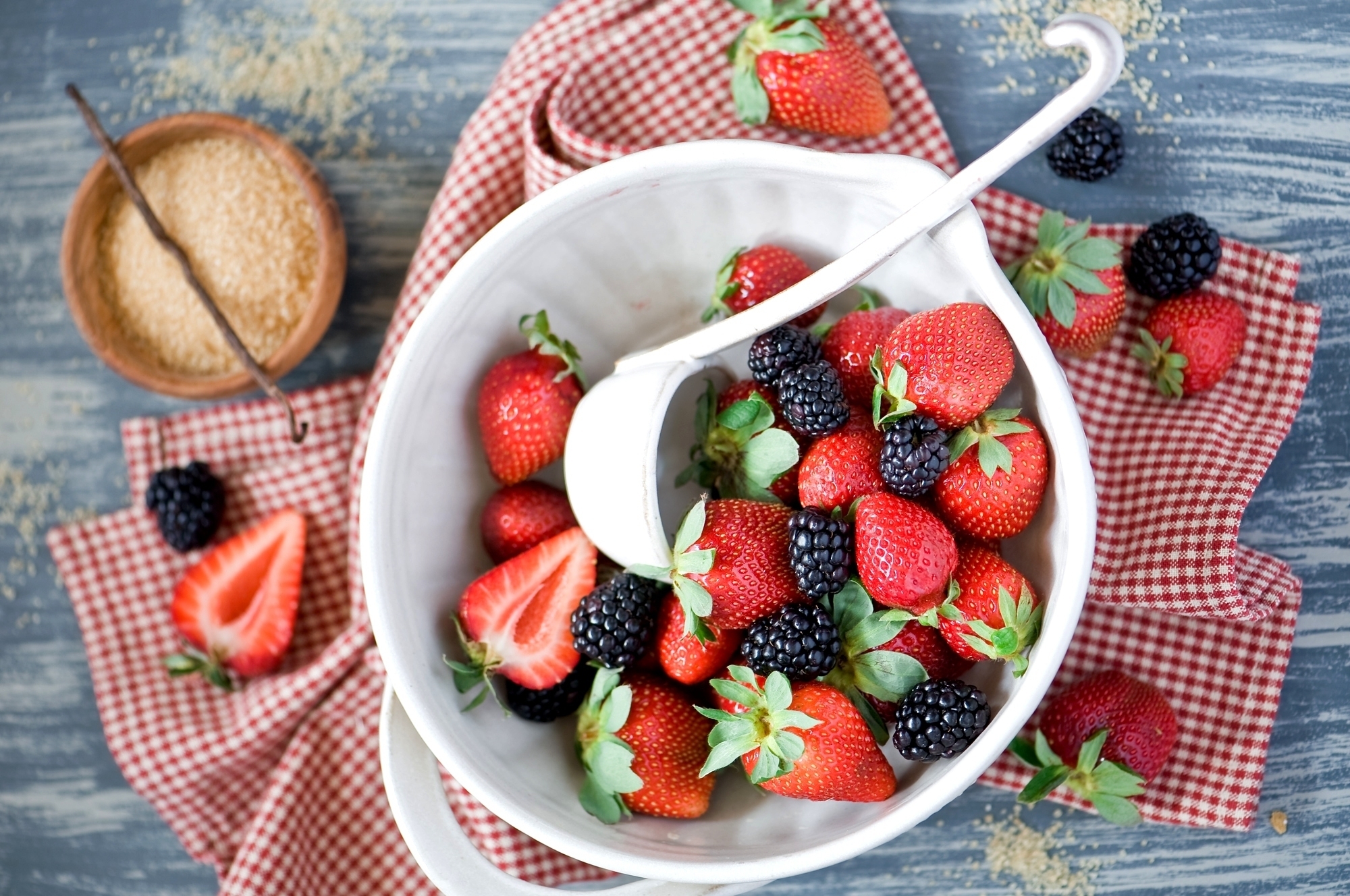 Free download wallpaper Berries, Blackberry, Strawberry, Food on your PC desktop