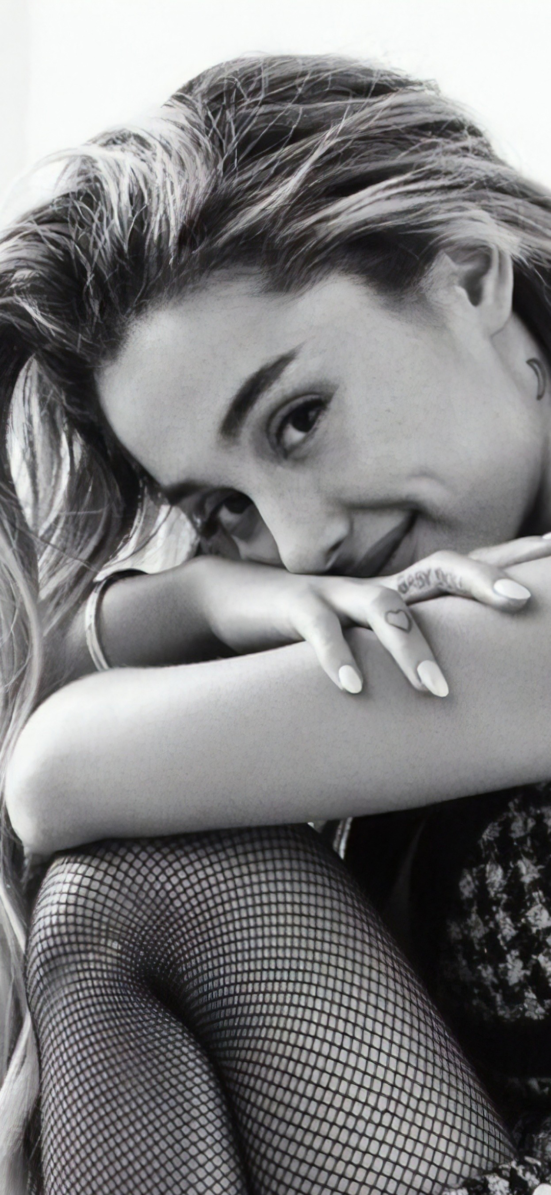 Download mobile wallpaper Monochrome, Celebrity, Ariana Grande for free.