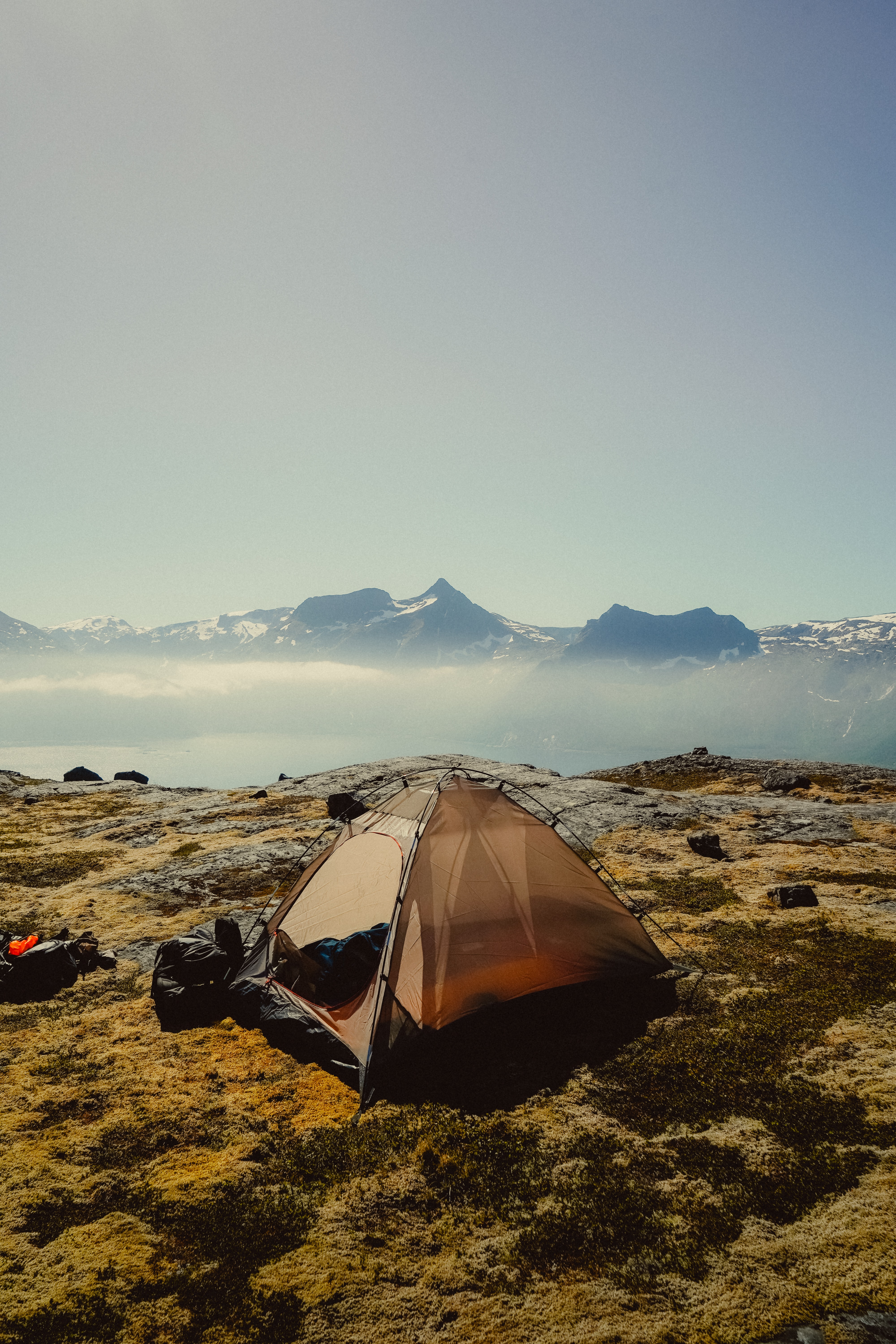 97237 скачать картинку палатка, горы, разное, туман, кемпинг - обои и заставки бесплатно