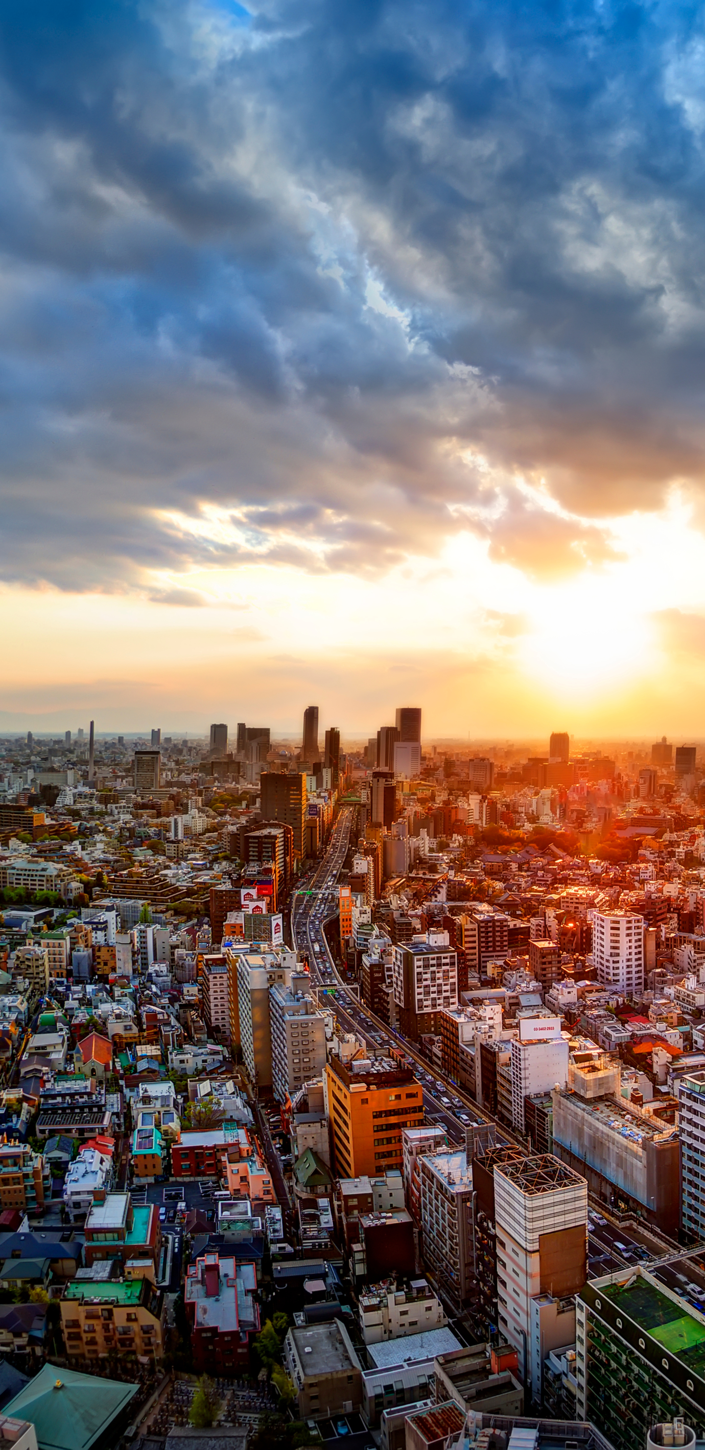 Handy-Wallpaper Städte, Wolkenkratzer, Panorama, Japan, Wolke, Tokio, Himmel, Sonnenuntergang, Menschengemacht kostenlos herunterladen.