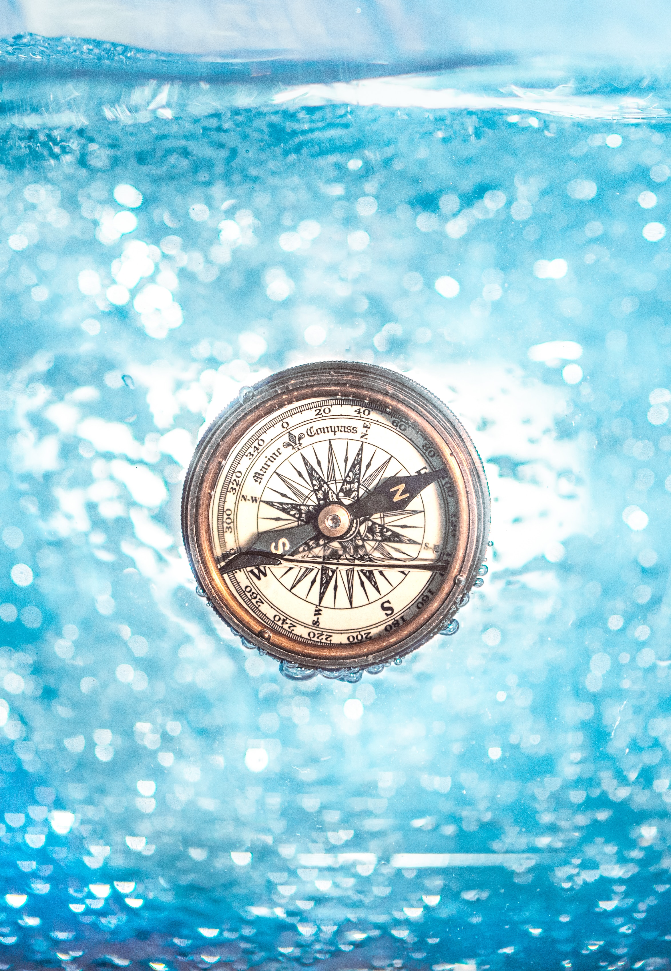 Free download wallpaper Miscellanea, Water, Compass, Underwater, Miscellaneous, Immersion, Under Water on your PC desktop