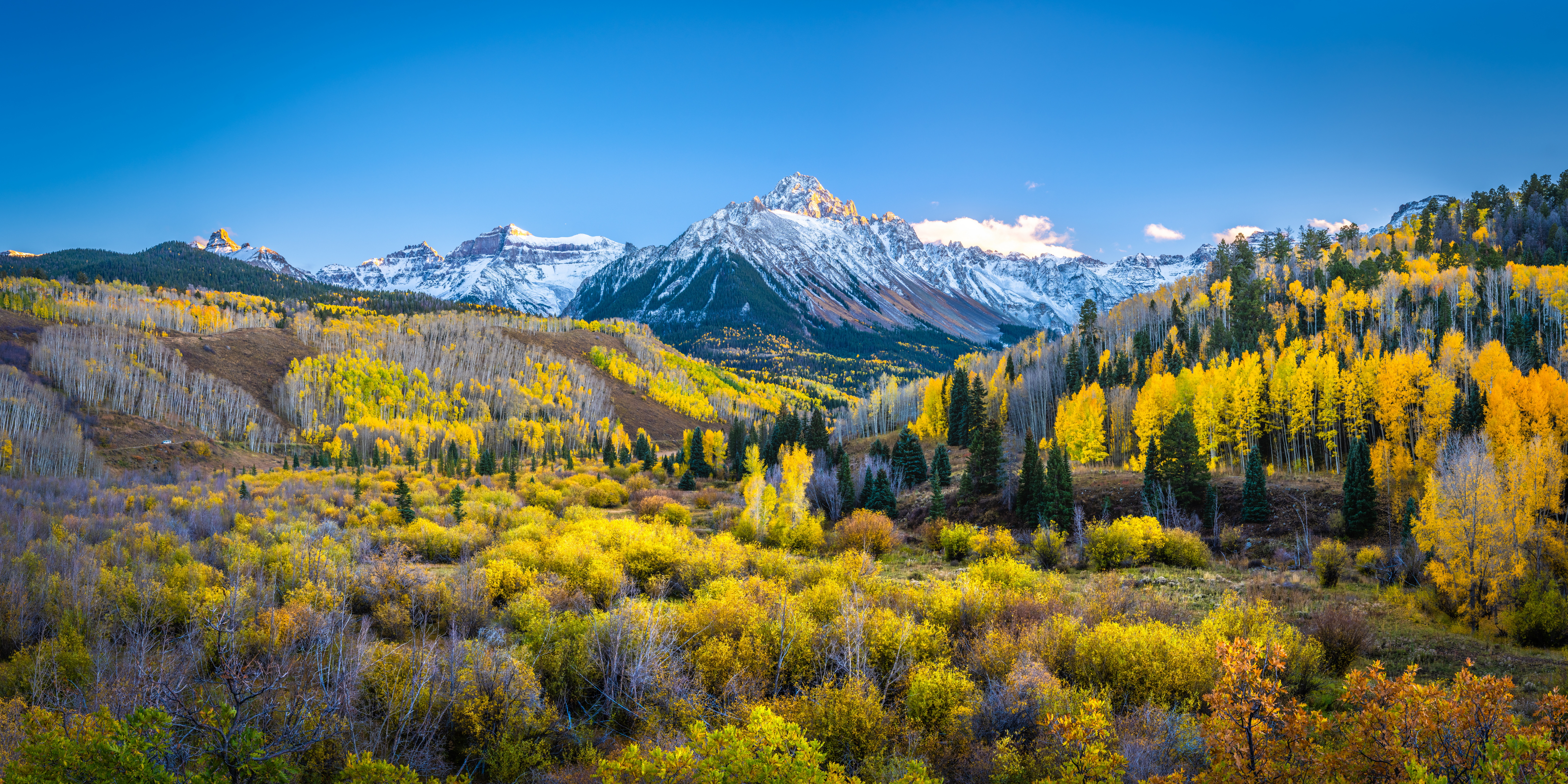 Скачать картинку Пейзаж, Осень, Гора, Панорама, Земля/природа в телефон бесплатно.