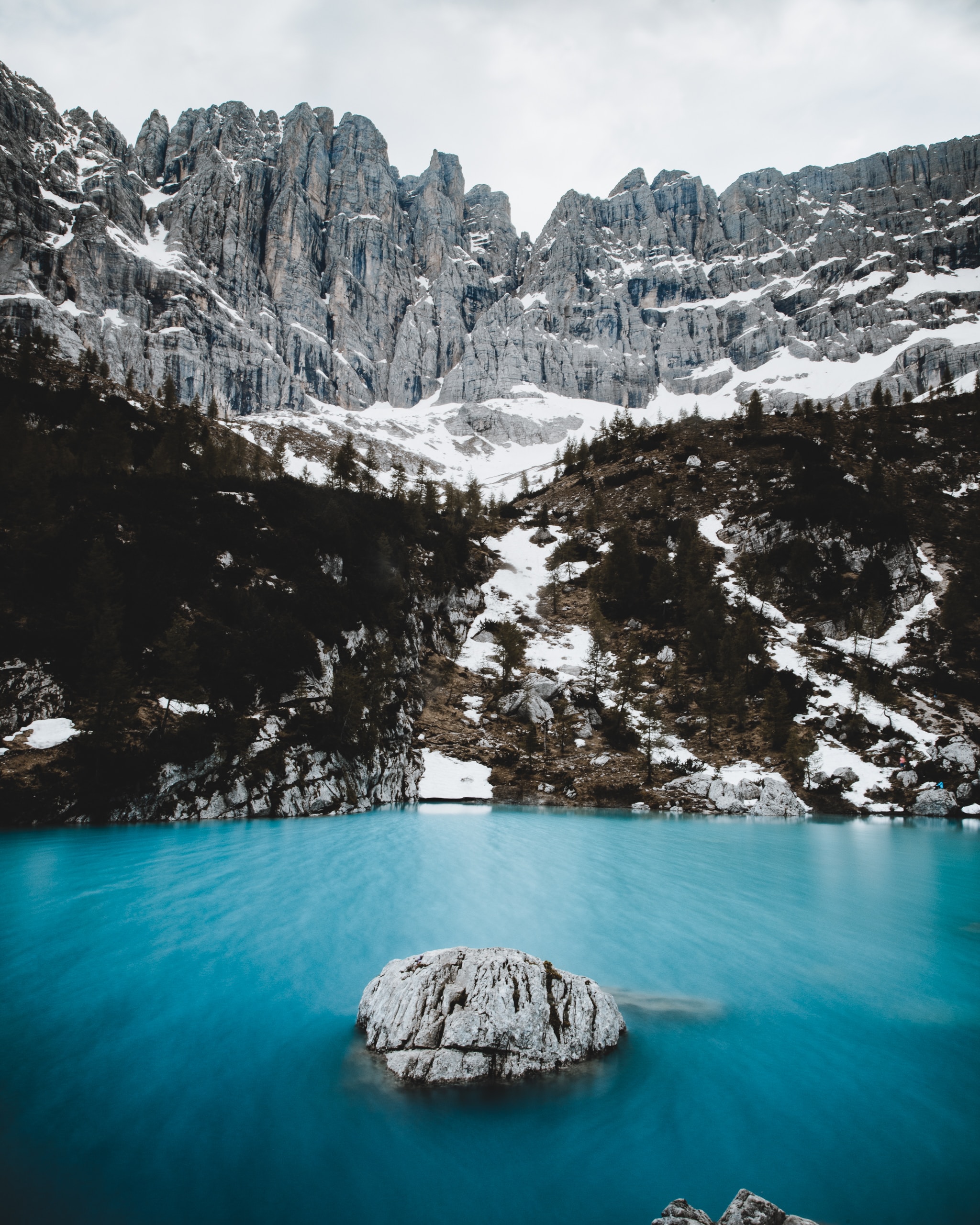 landscape, nature, mountains, rocks, lake, snow covered, snowbound desktop HD wallpaper