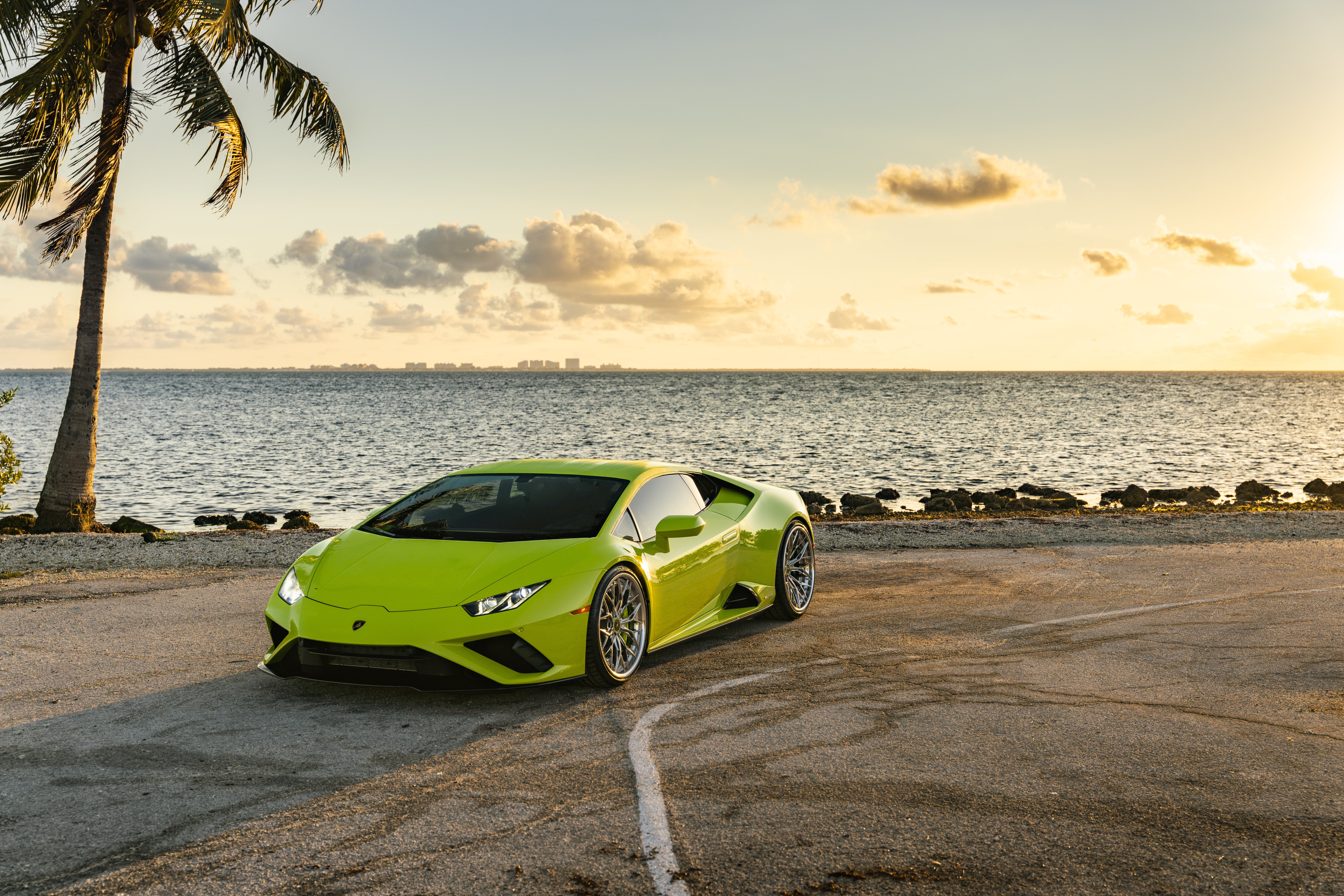 Laden Sie das Lamborghini, Supersportwagen, Fahrzeuge, Grünes Auto, Lamborghini Huracán Evo-Bild kostenlos auf Ihren PC-Desktop herunter