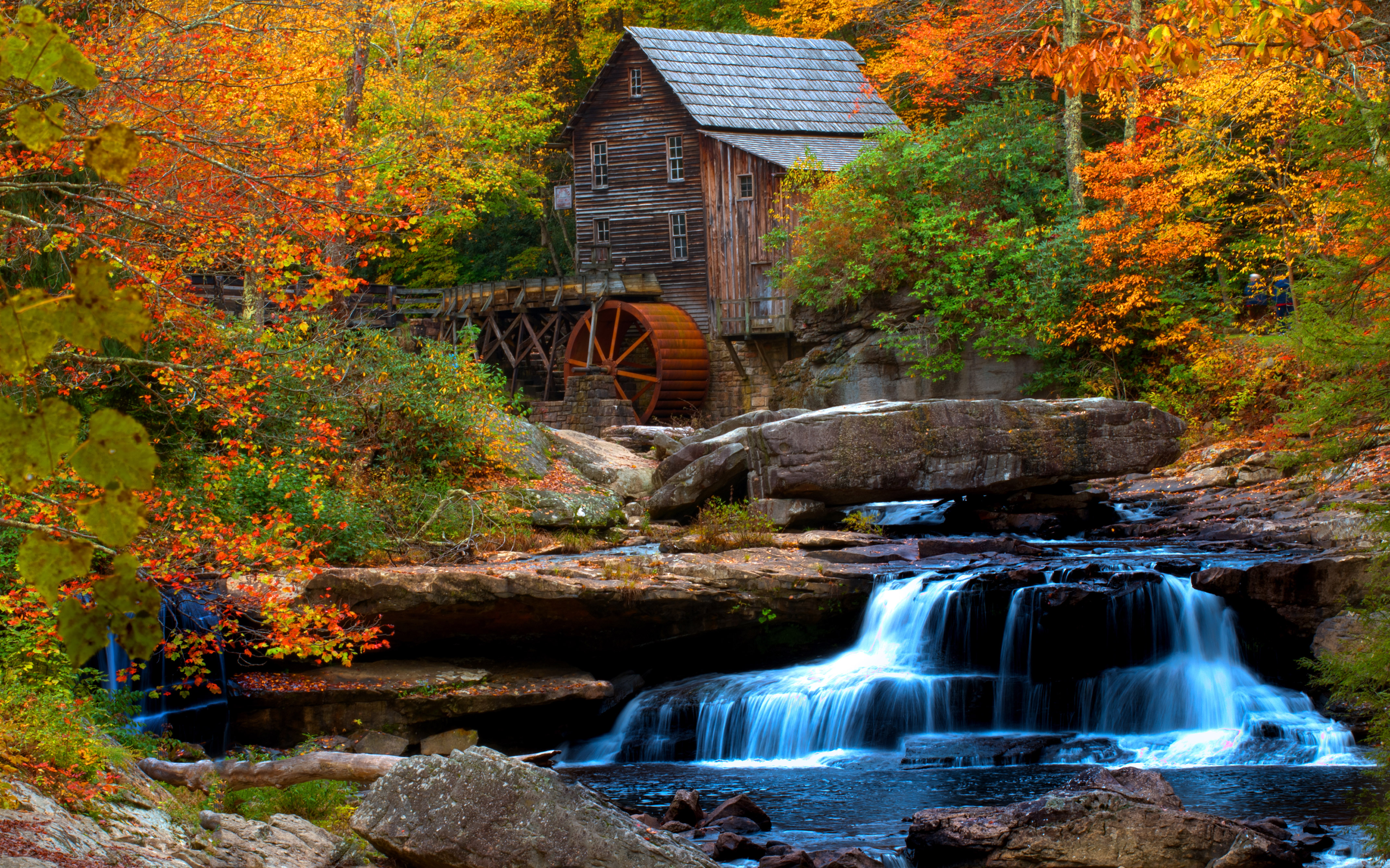 Скачать картинку Осень, Водопад, Лес, Дерево, Сделано Человеком, Водяная Мельница в телефон бесплатно.