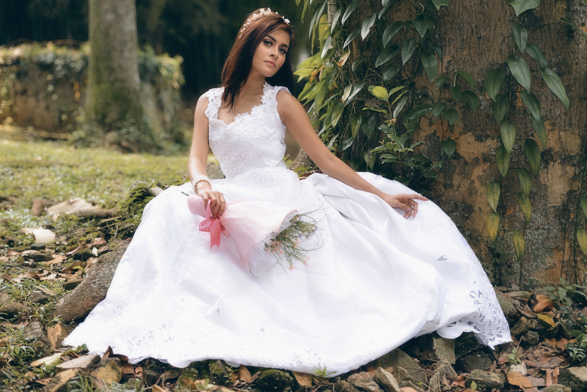 Download mobile wallpaper Brunette, Bride, Model, Women, Wedding Dress, White Dress for free.