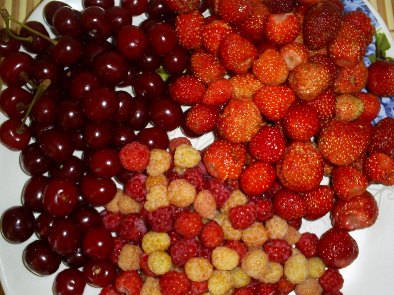 Free download wallpaper Food, Cherry, Raspberry, Berries, Fruits, Strawberry on your PC desktop