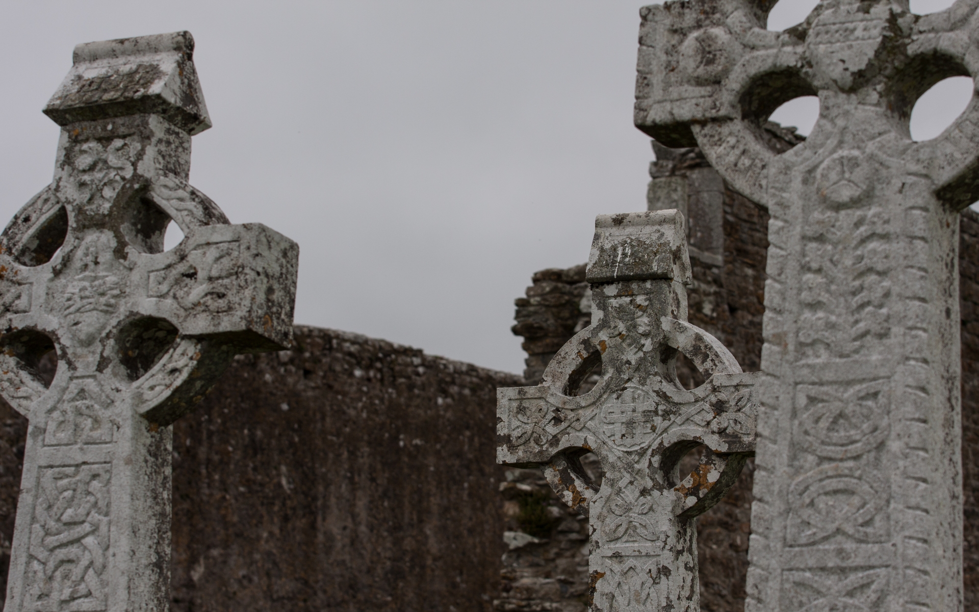 641095 Bild herunterladen religiös, clonmacnoise kloster, clonmacnoise, kreuz, irland, kloster - Hintergrundbilder und Bildschirmschoner kostenlos
