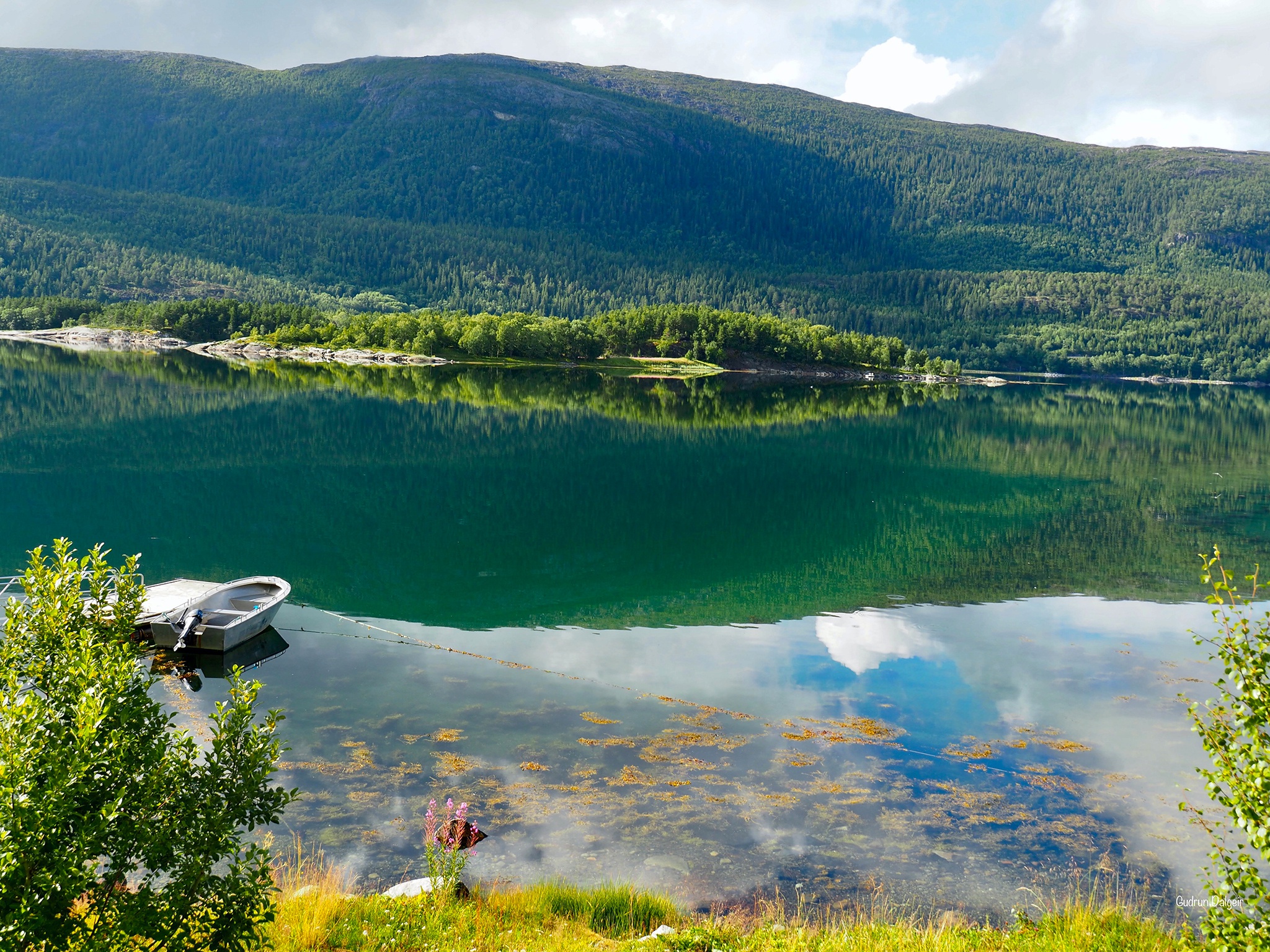 Handy-Wallpaper Berg, Fluss, Boot, Norwegen, Fahrzeuge kostenlos herunterladen.