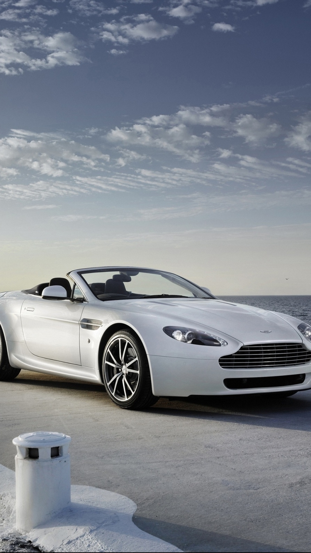 Handy-Wallpaper Aston Martin, Fahrzeuge, Aston Martin Vantage kostenlos herunterladen.