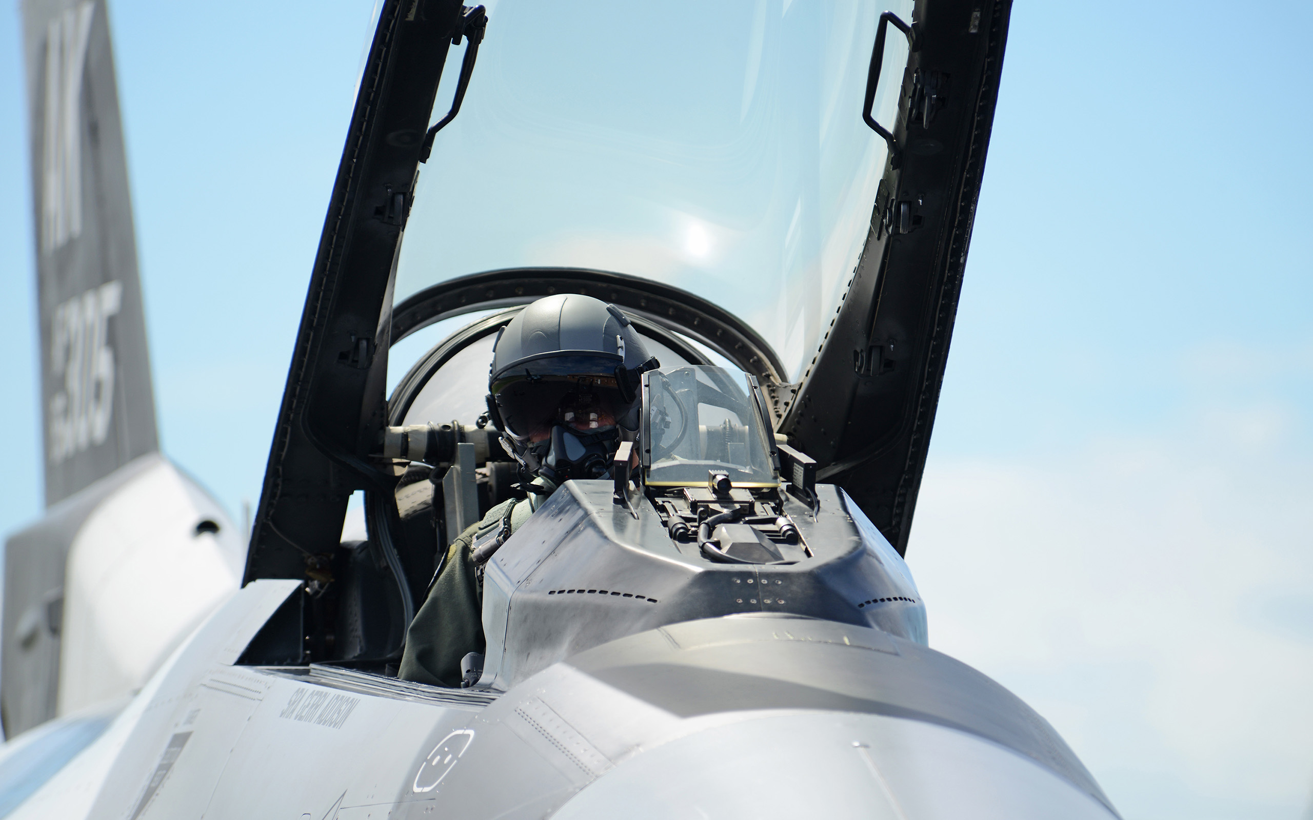 825815 descargar fondo de pantalla militar, piloto, fuerza aerea, general dynamics f 16 fighting falcon, avión de caza: protectores de pantalla e imágenes gratis