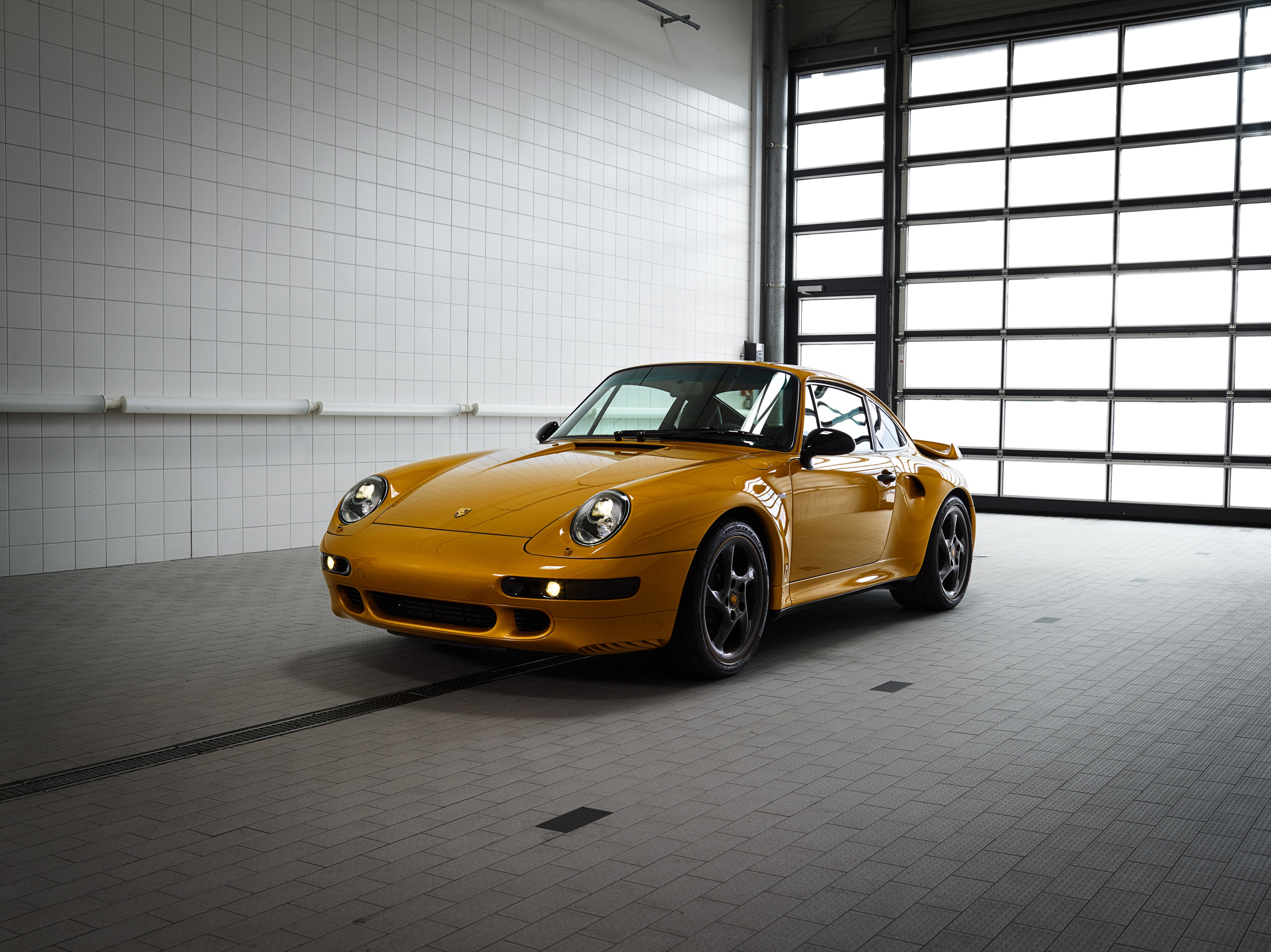 Descarga gratuita de fondo de pantalla para móvil de Porsche, Coche, Vehículos, Coche Amarillo, Porsche 911 Turbo.