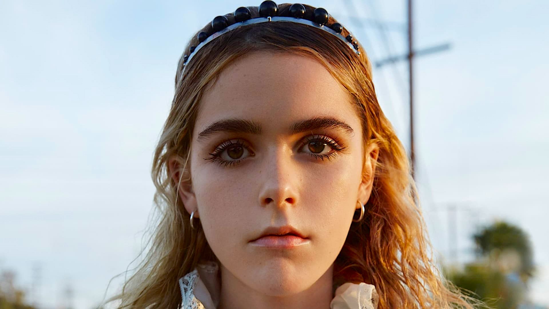 Download mobile wallpaper Celebrity, Actress, Kiernan Shipka for free.