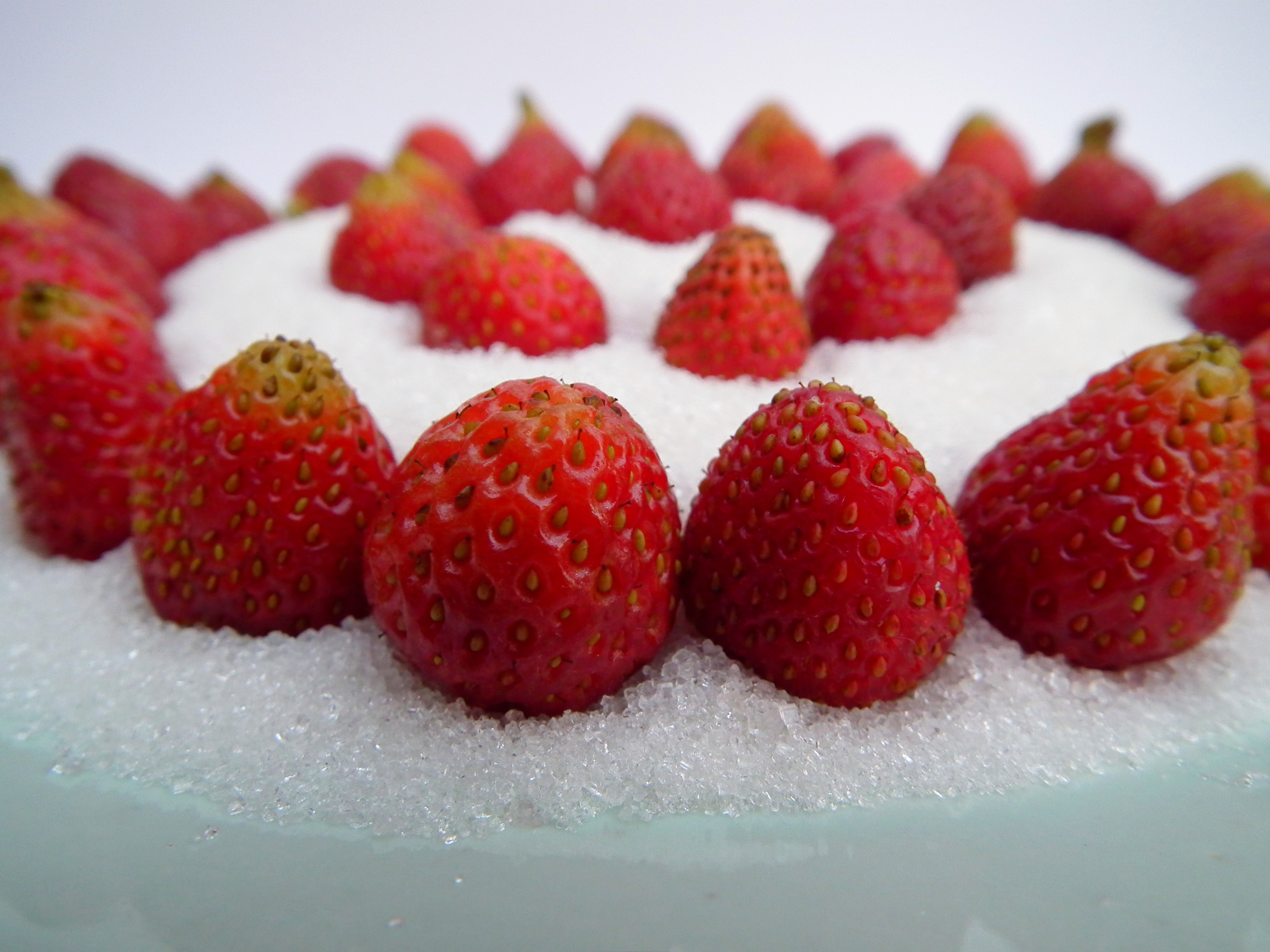 Handy-Wallpaper Erdbeere, Frucht, Zucker, Nahrungsmittel, Früchte kostenlos herunterladen.