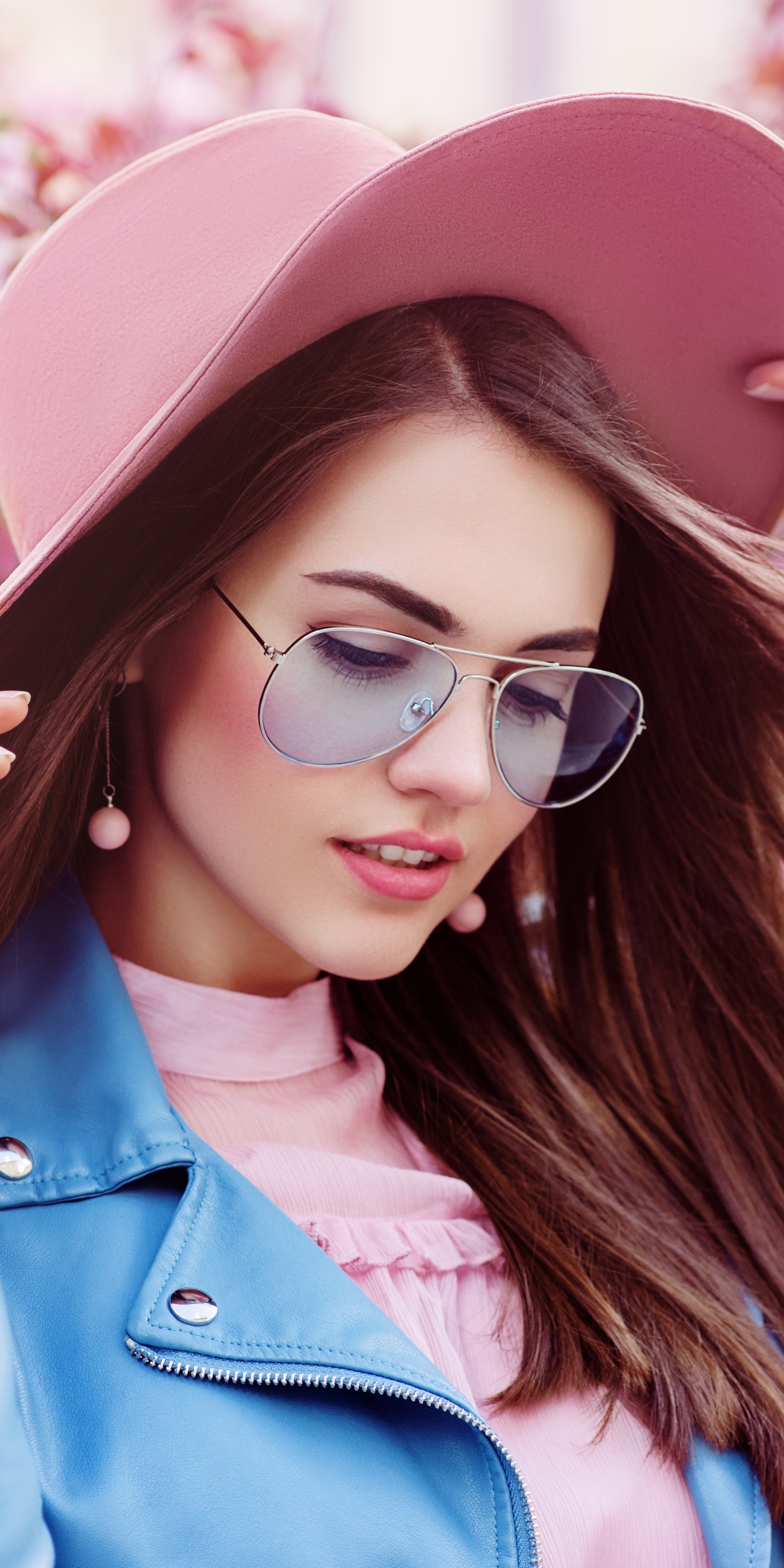 Download mobile wallpaper Mood, Hat, Brunette, Sunglasses, Model, Women for free.