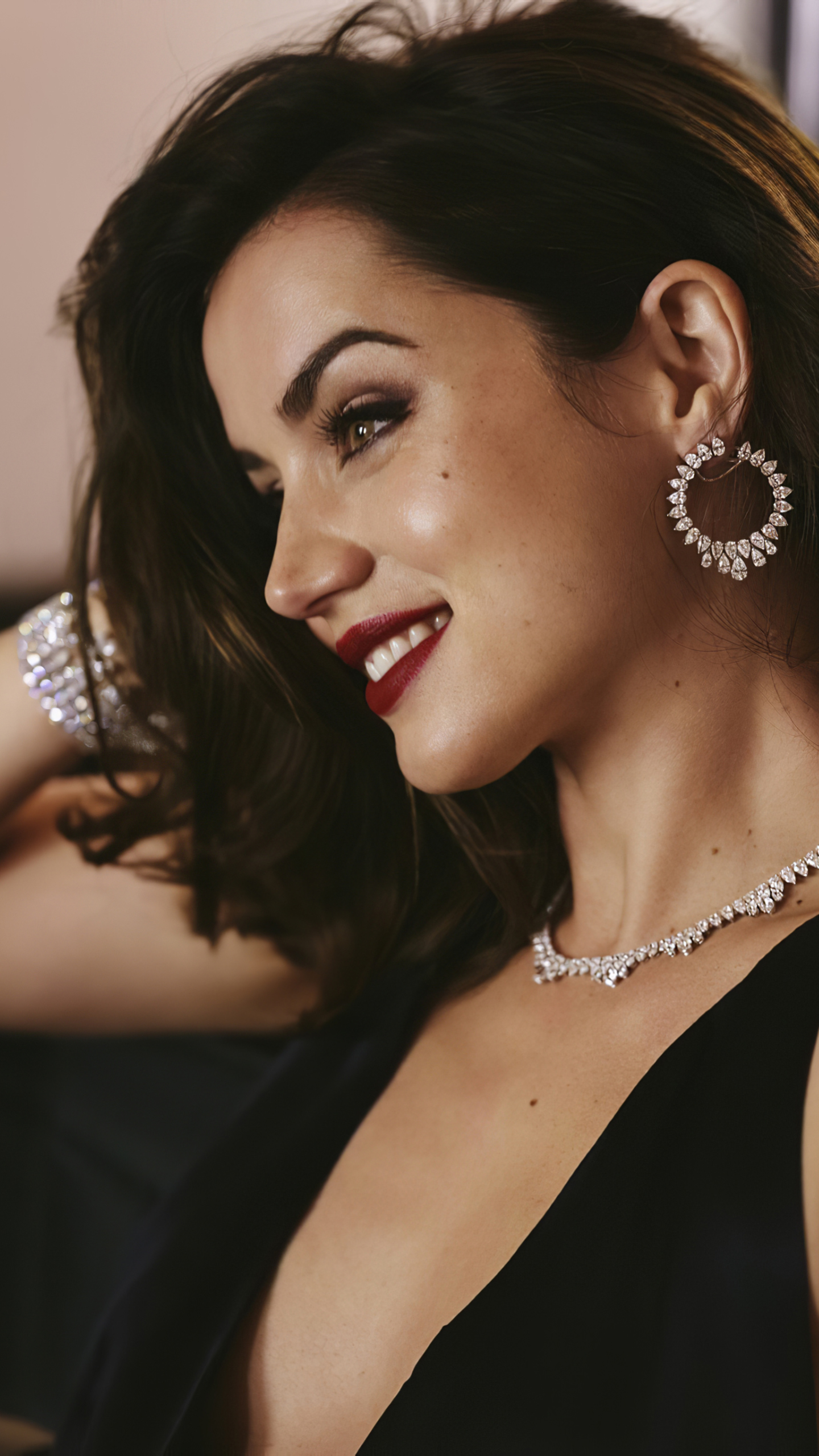 Download mobile wallpaper Brunette, Earrings, Celebrity, Actress, Ana De Armas, Cuban for free.