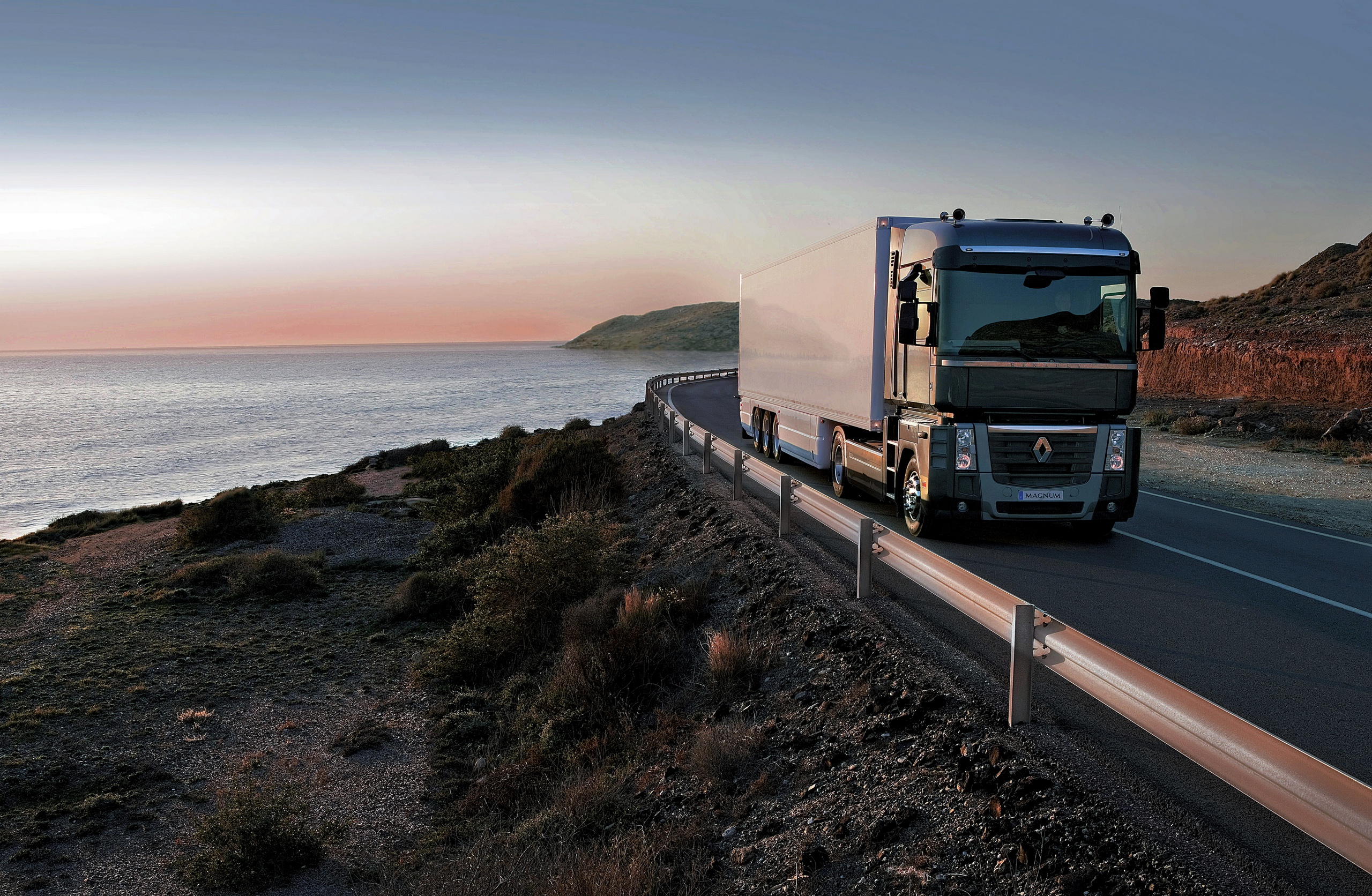 Laden Sie Renault Trucks HD-Desktop-Hintergründe herunter