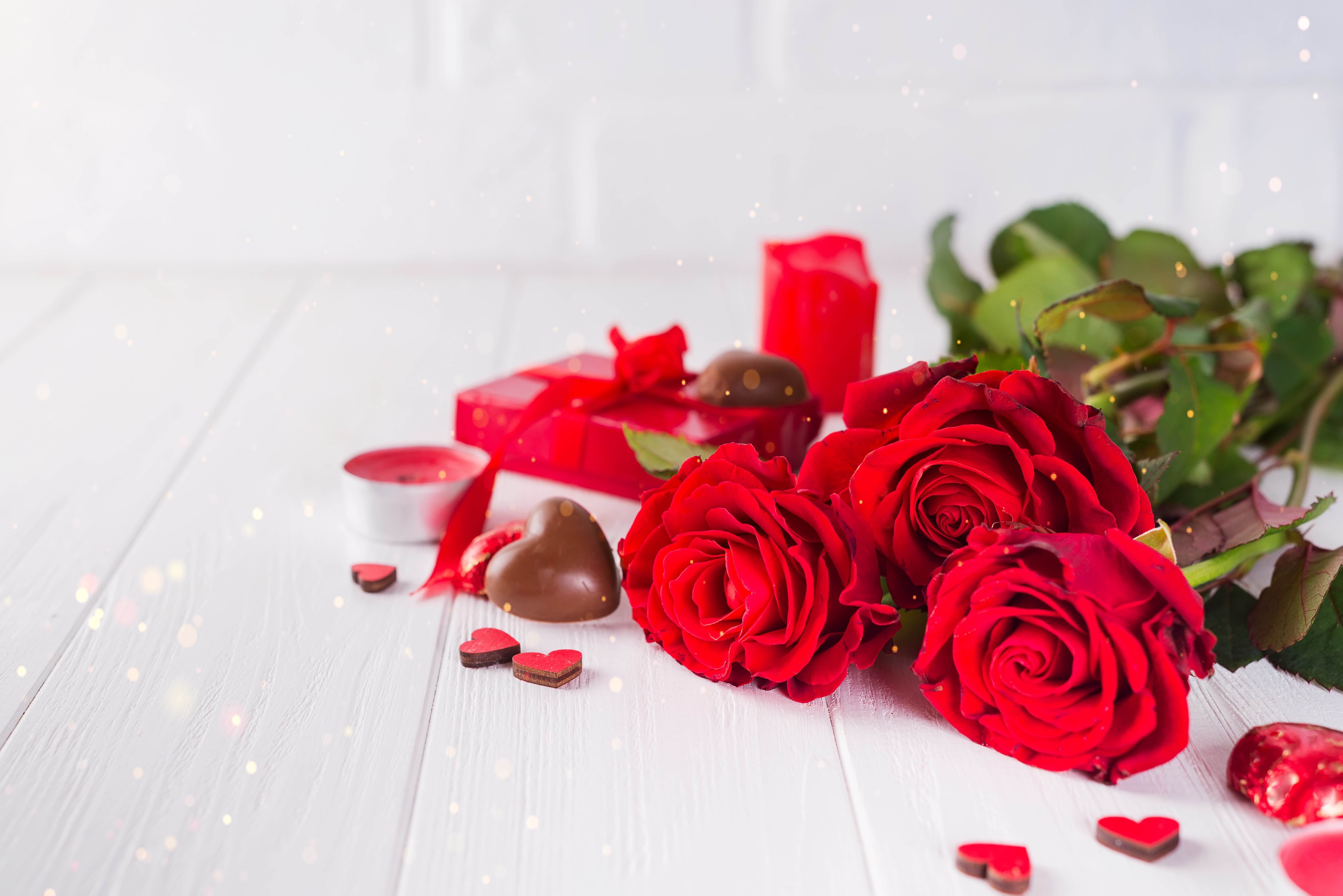 Handy-Wallpaper Feiertage, Schokolade, Liebe, Valentinstag, Blume, Rose, Geschenk, Romantisch, Rote Blume kostenlos herunterladen.