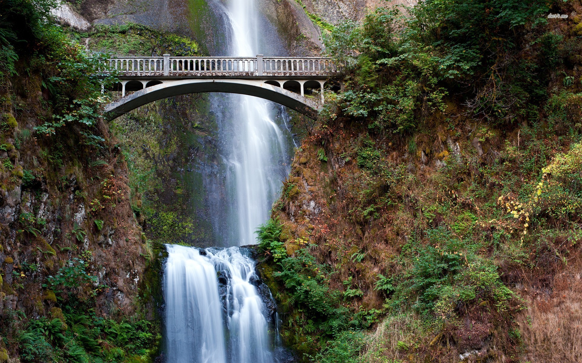 Скачать картинку Мост, Водопад, Водопады, Земля/природа в телефон бесплатно.