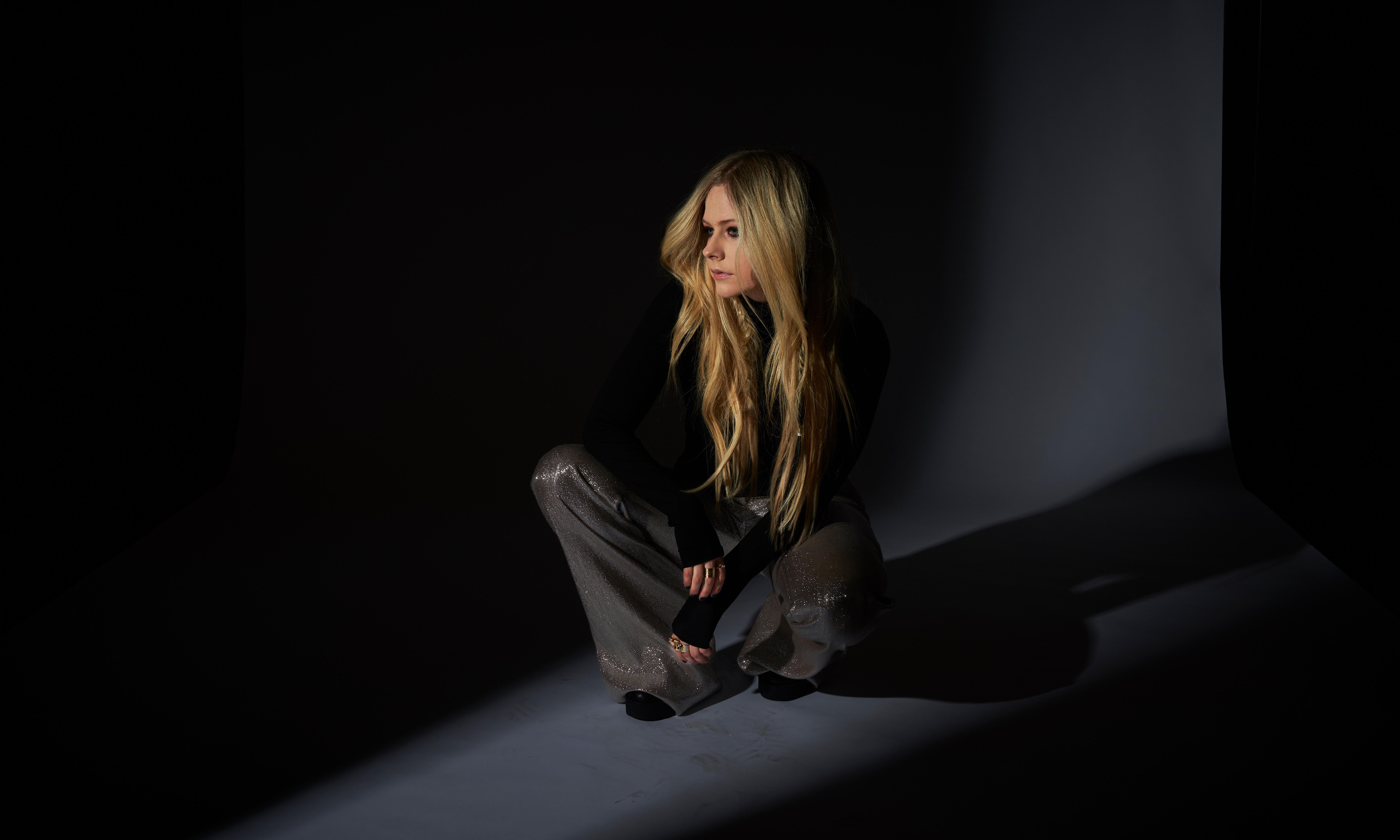 Baixe gratuitamente a imagem Música, Avril Lavigne na área de trabalho do seu PC