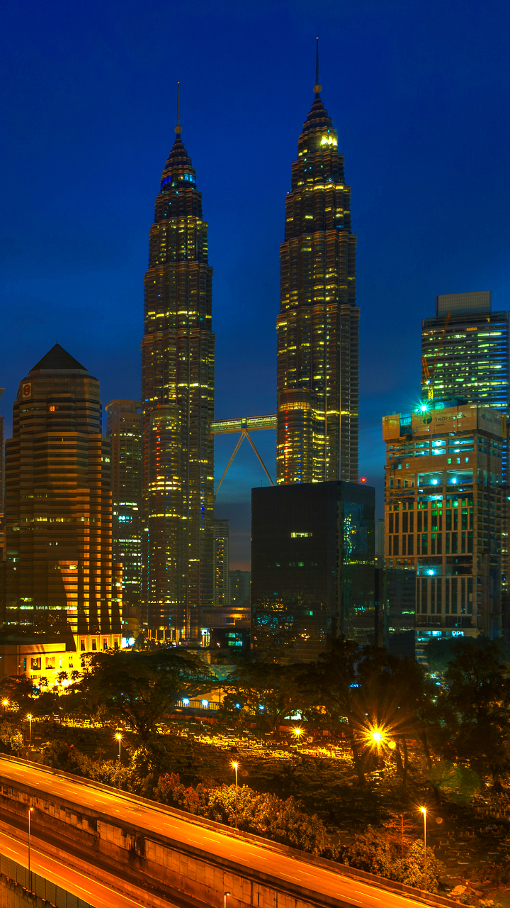 無料モバイル壁紙都市, 超高層ビル, 建物, 光, 道, クアラルンプール, マレーシア, 夜, マンメイドをダウンロードします。