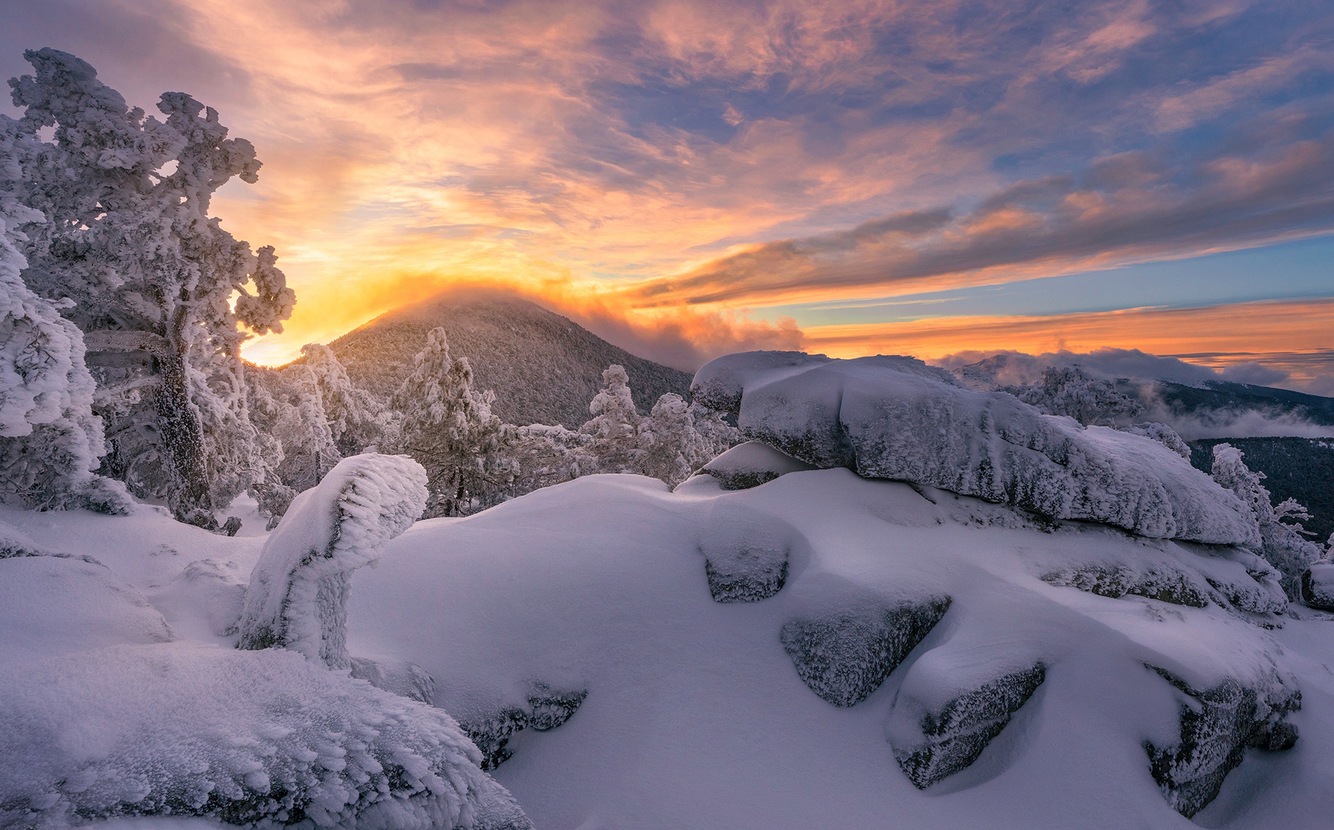 Скачать картинку Зима, Природа, Закат, Снег, Гора, Земля/природа в телефон бесплатно.
