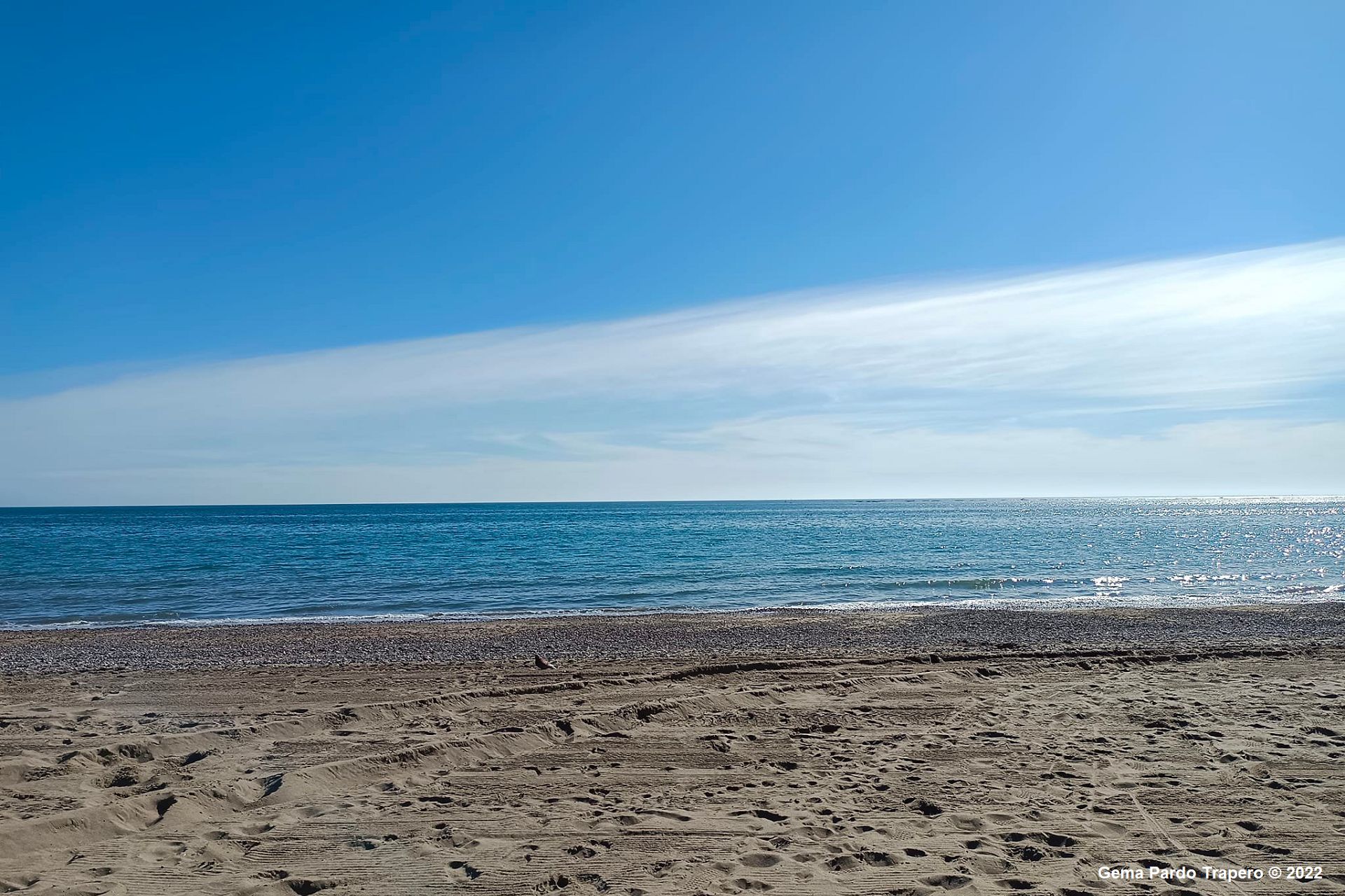 Скачать картинку Море, Пляж, Песок, Испания, Земля/природа, Голубиные, Малага в телефон бесплатно.