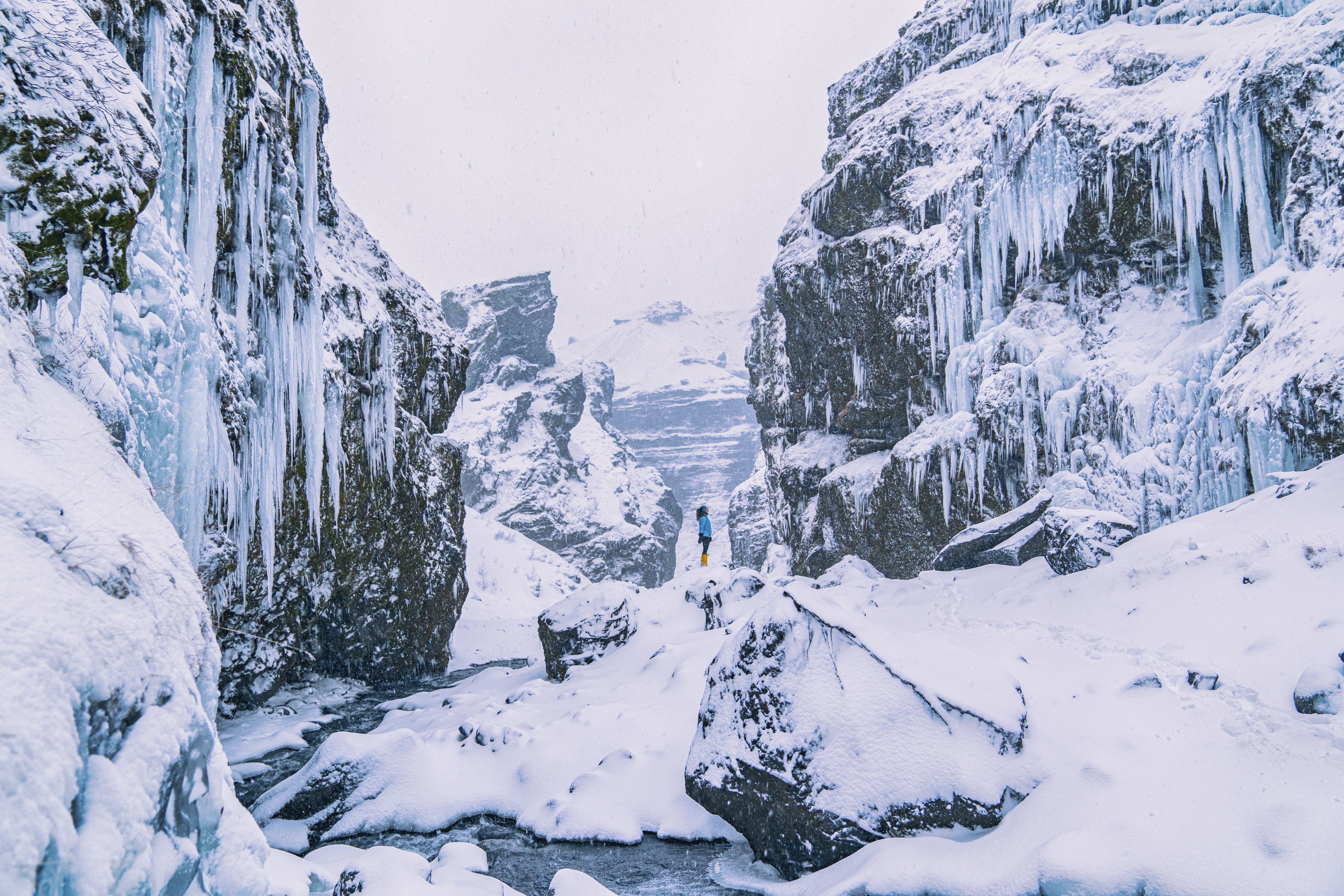 Free download wallpaper Winter, Snow, Mountain, Mood, Women on your PC desktop