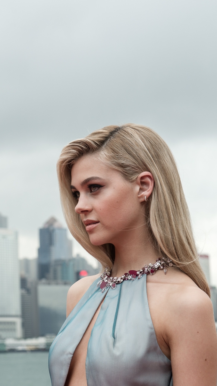 Download mobile wallpaper Blonde, American, Necklace, Celebrity, Actress, Nicola Peltz for free.