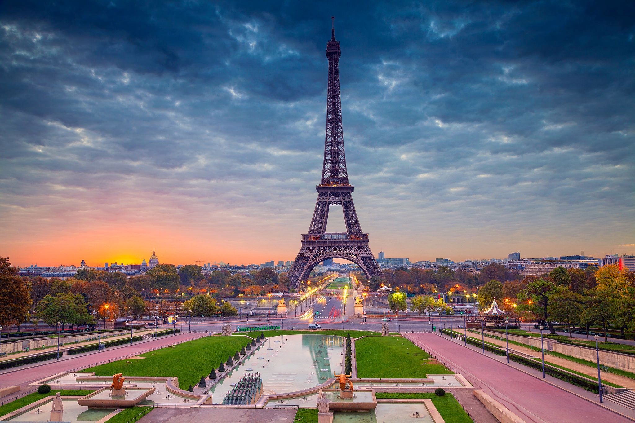 Handy-Wallpaper Paris, Eiffelturm, Sonnenaufgang, Frankreich, Wolke, Monument, Himmel, Monumente, Menschengemacht kostenlos herunterladen.