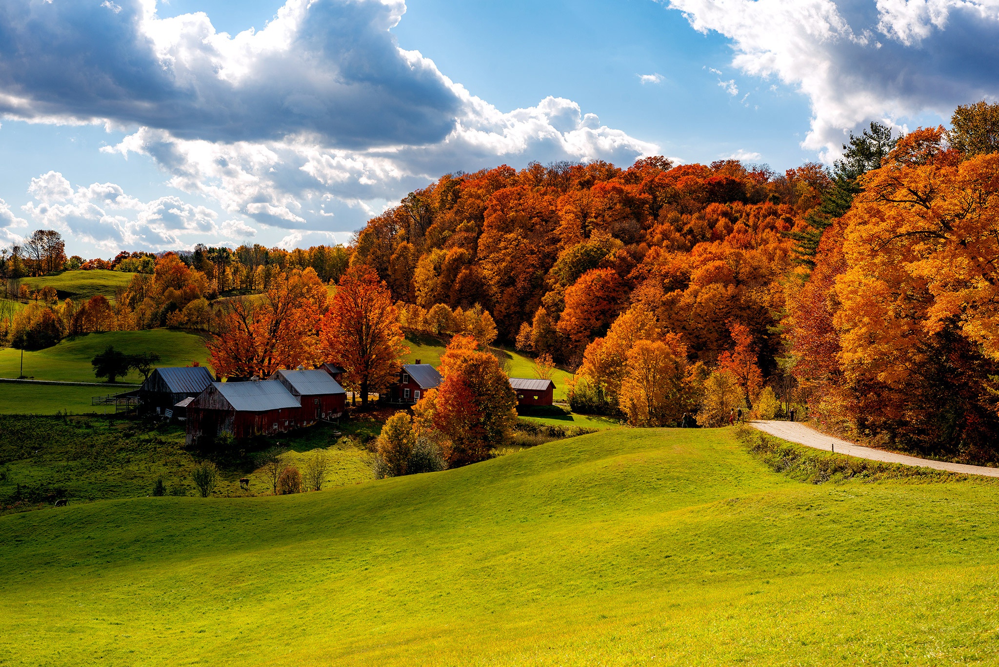 Handy-Wallpaper Herbst, Straße, Wald, Haus, Feld, Wolke, Fotografie, Vermont, Himmel, Vereinigte Staaten Von Amerika, Sonne kostenlos herunterladen.