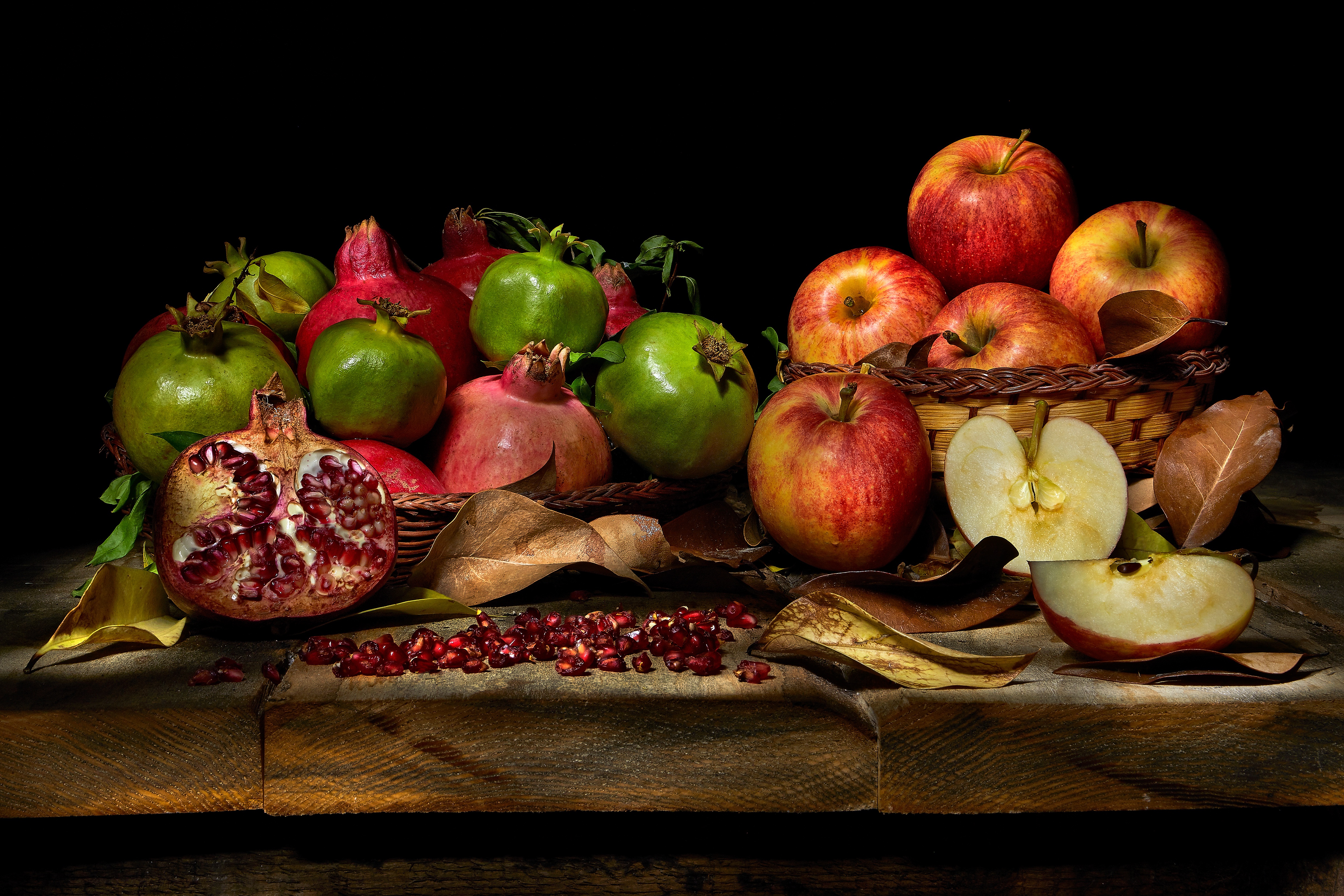 Handy-Wallpaper Granatapfel, Frucht, Apfel, Nahrungsmittel, Stillleben, Früchte kostenlos herunterladen.