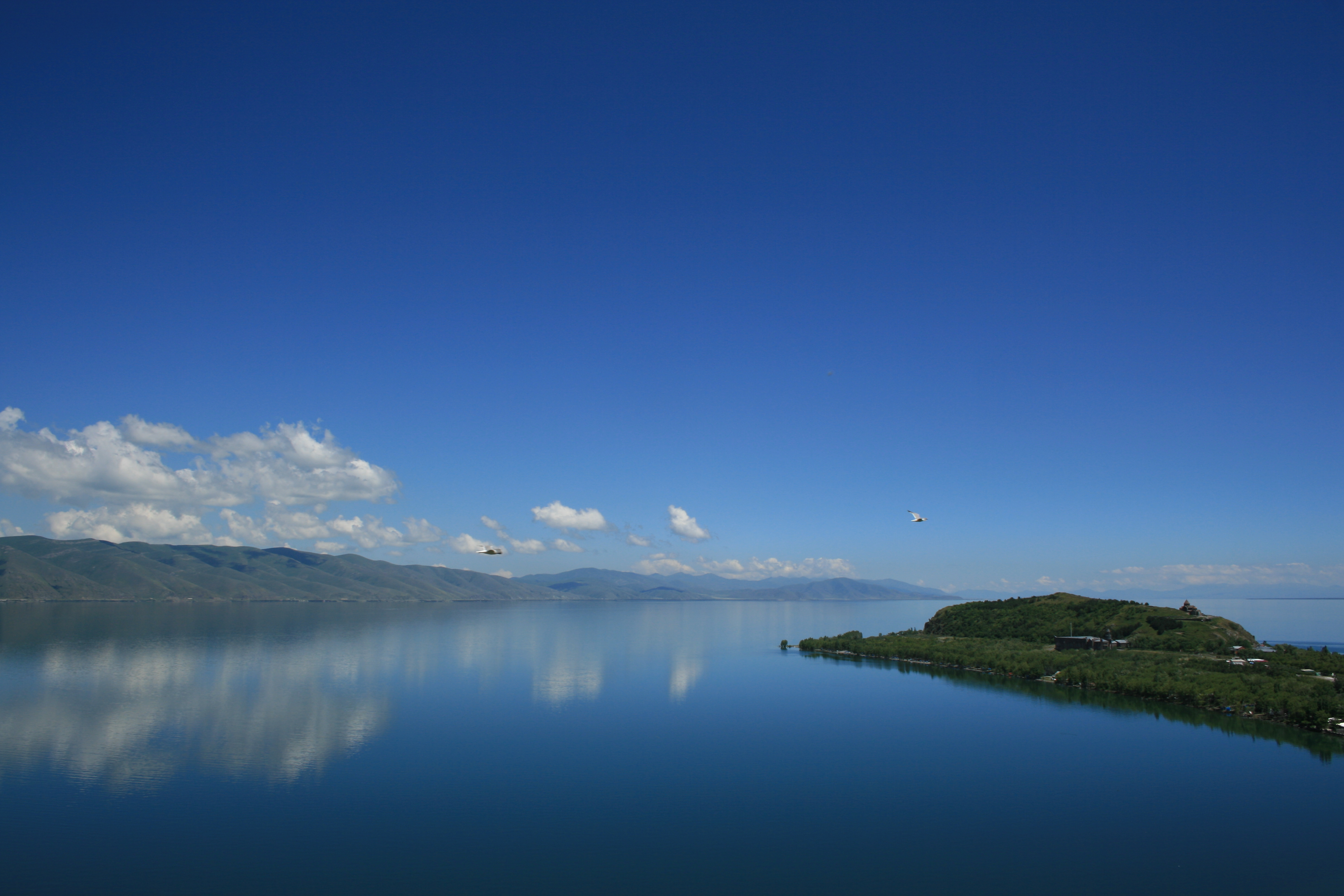 Популярные заставки и фоны День Озера Севан В Армении на компьютер