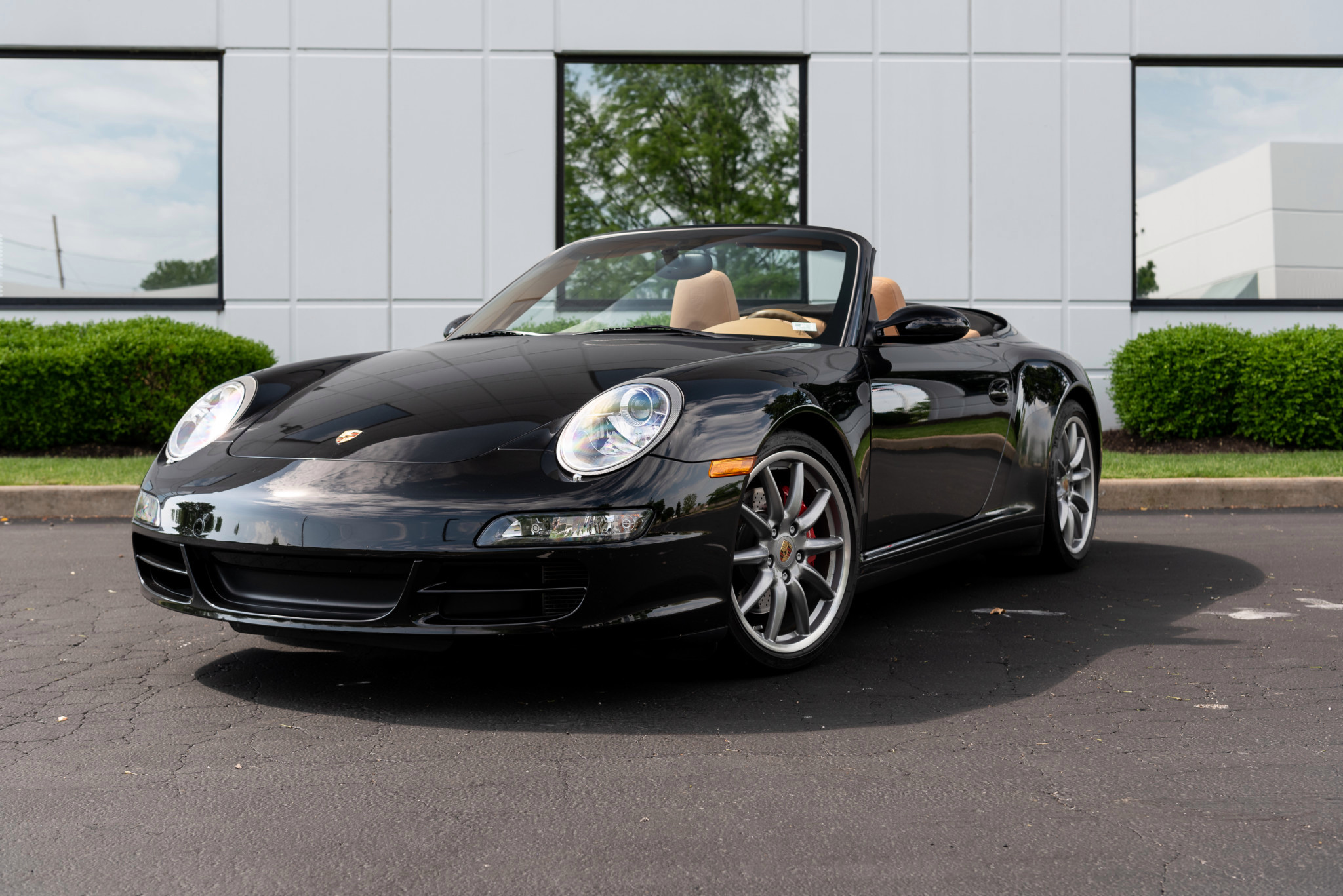 Descarga gratuita de fondo de pantalla para móvil de Porsche, Coche, Convertible, Porsche 911 Carrera 4S, Vehículos, Coche Negro.