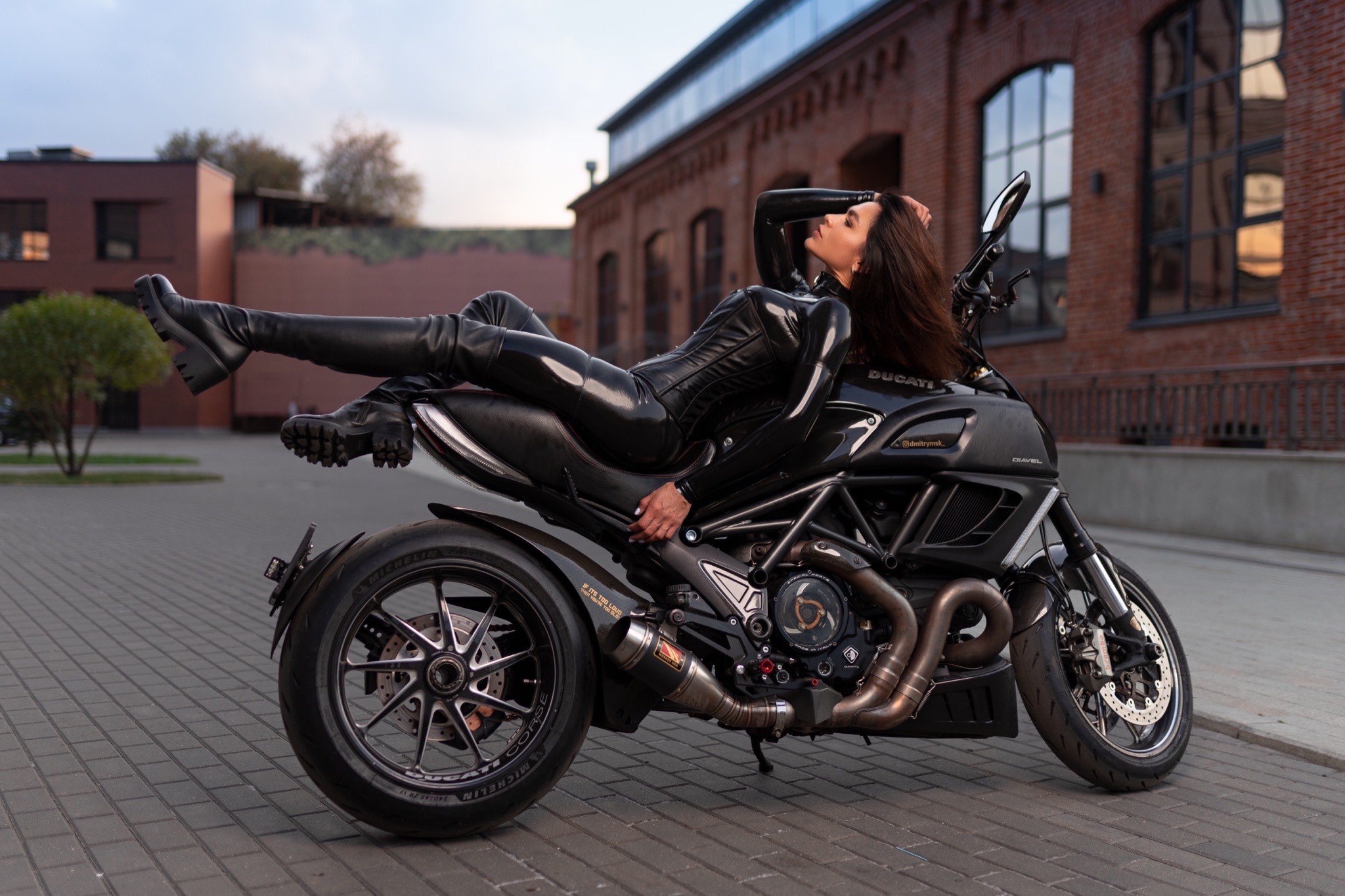 Baixe gratuitamente a imagem Ducati, Motocicleta, Mulheres, Látex, Garotas & Motos na área de trabalho do seu PC