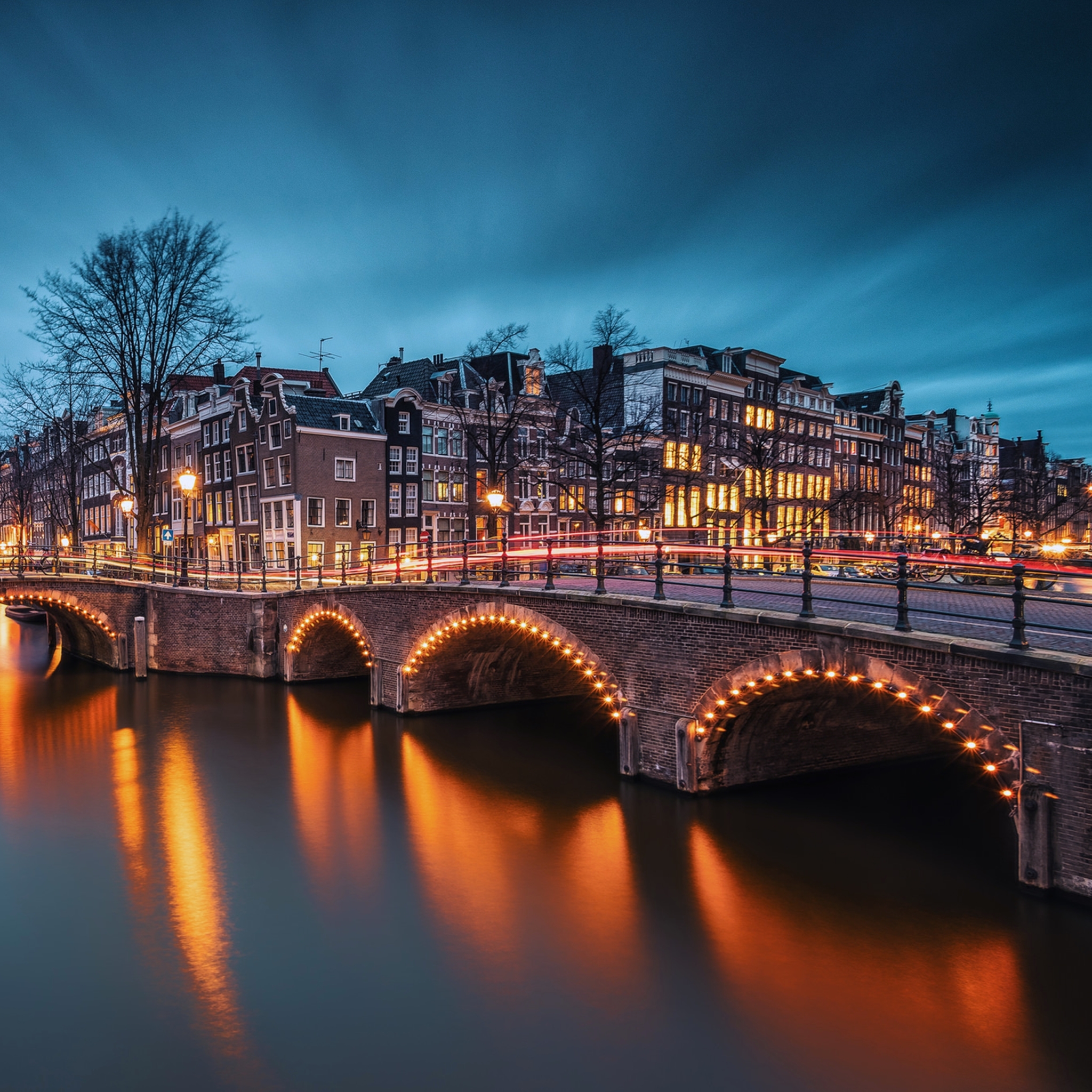 無料モバイル壁紙都市, 川, 街, 建物, 光, 夜, アムステルダム, マンメイド, 皇帝の運河, ネダーランドをダウンロードします。