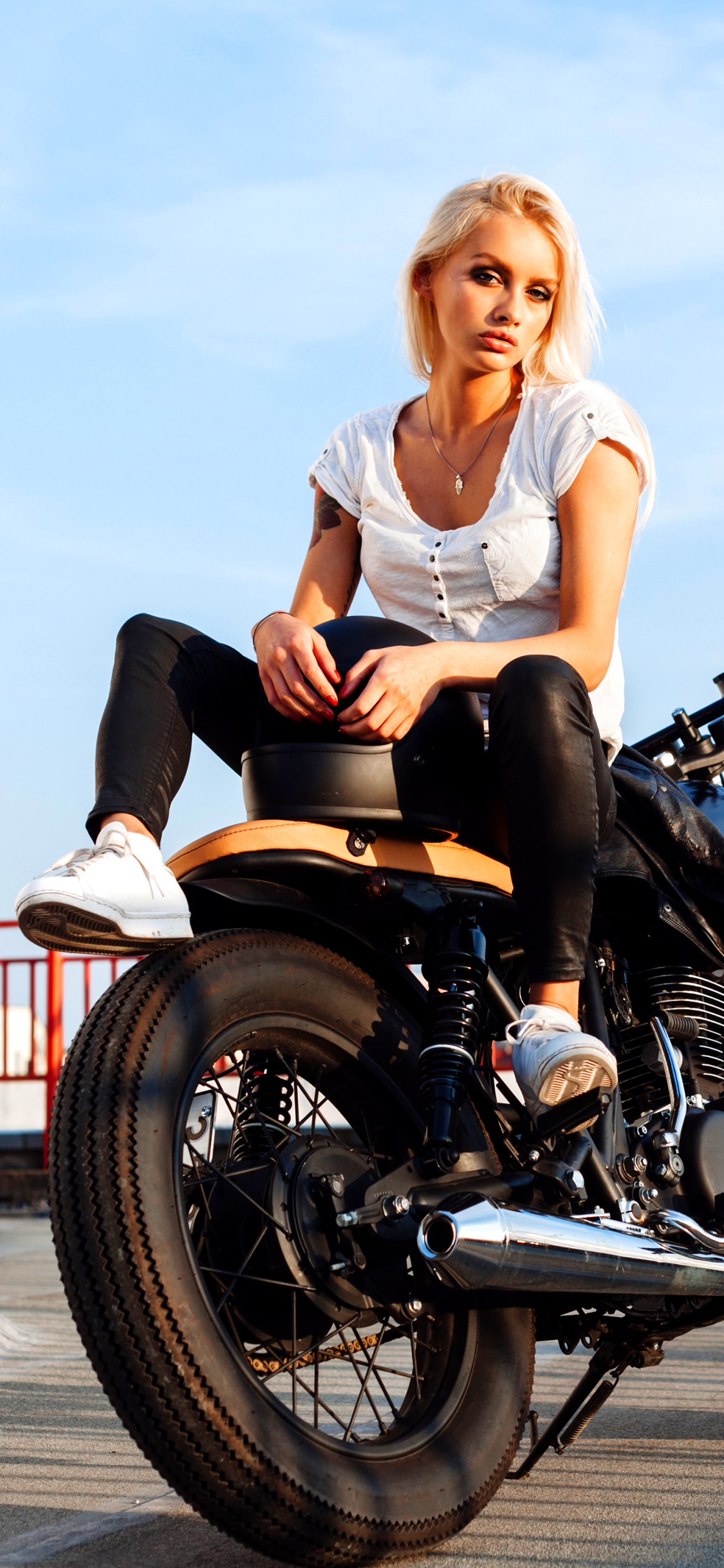 Скачати мобільні шпалери Мотоцикл, Блондинка, Жінки, Дівчата Та Мотоцикли безкоштовно.