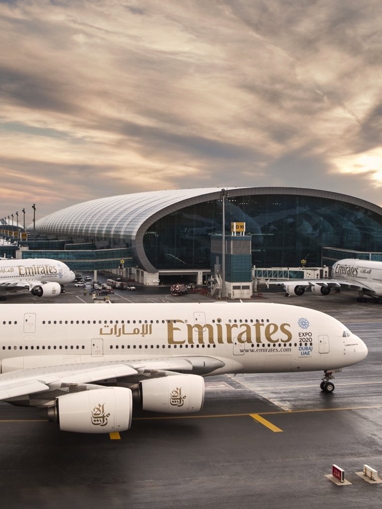 Handy-Wallpaper Flugzeug, Flughafen, Airbus, Fahrzeuge, Airbus A380 kostenlos herunterladen.