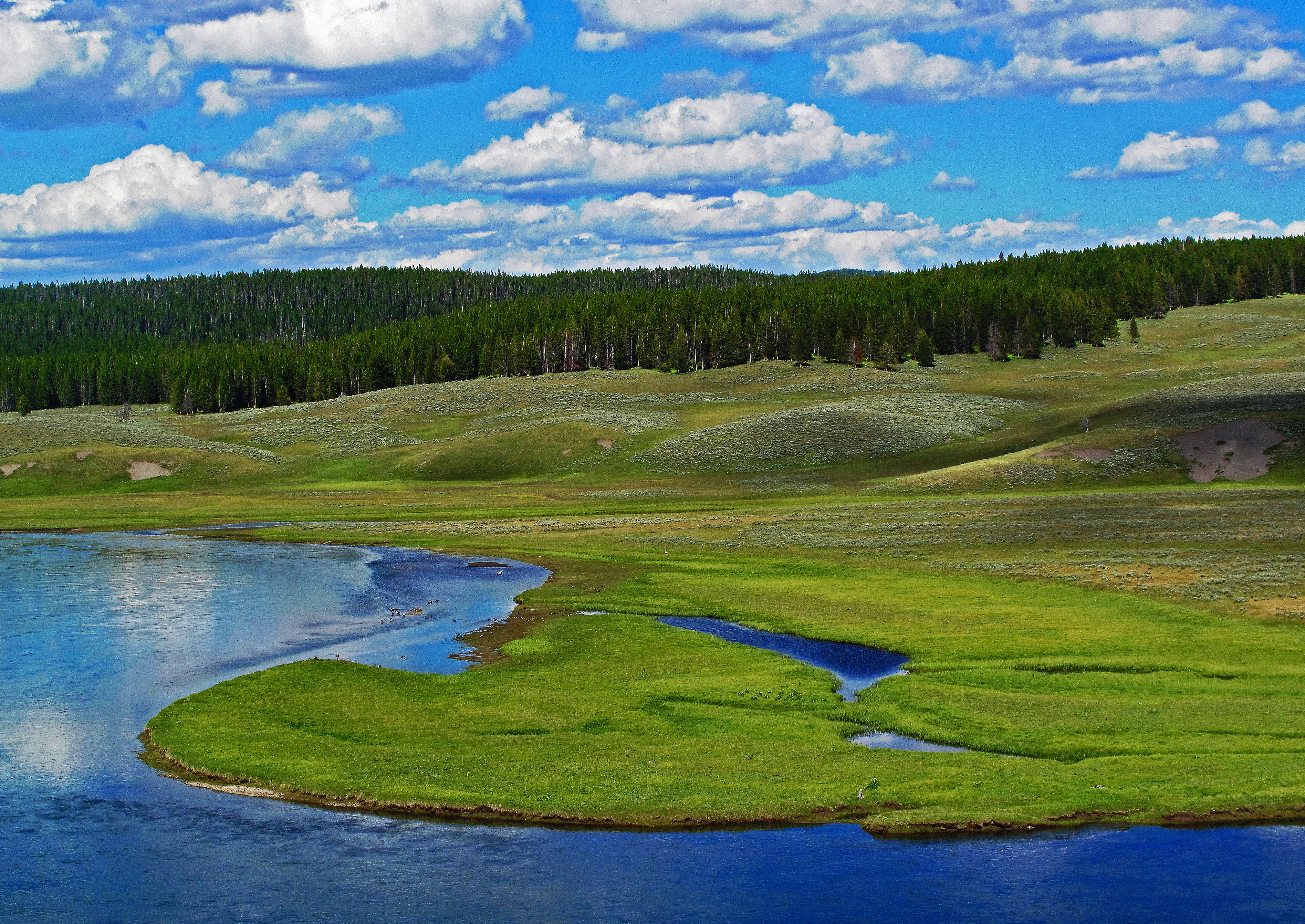 Laden Sie das Natur, Die Hügel, Hügel, Clouds, Wald, Flüsse-Bild kostenlos auf Ihren PC-Desktop herunter