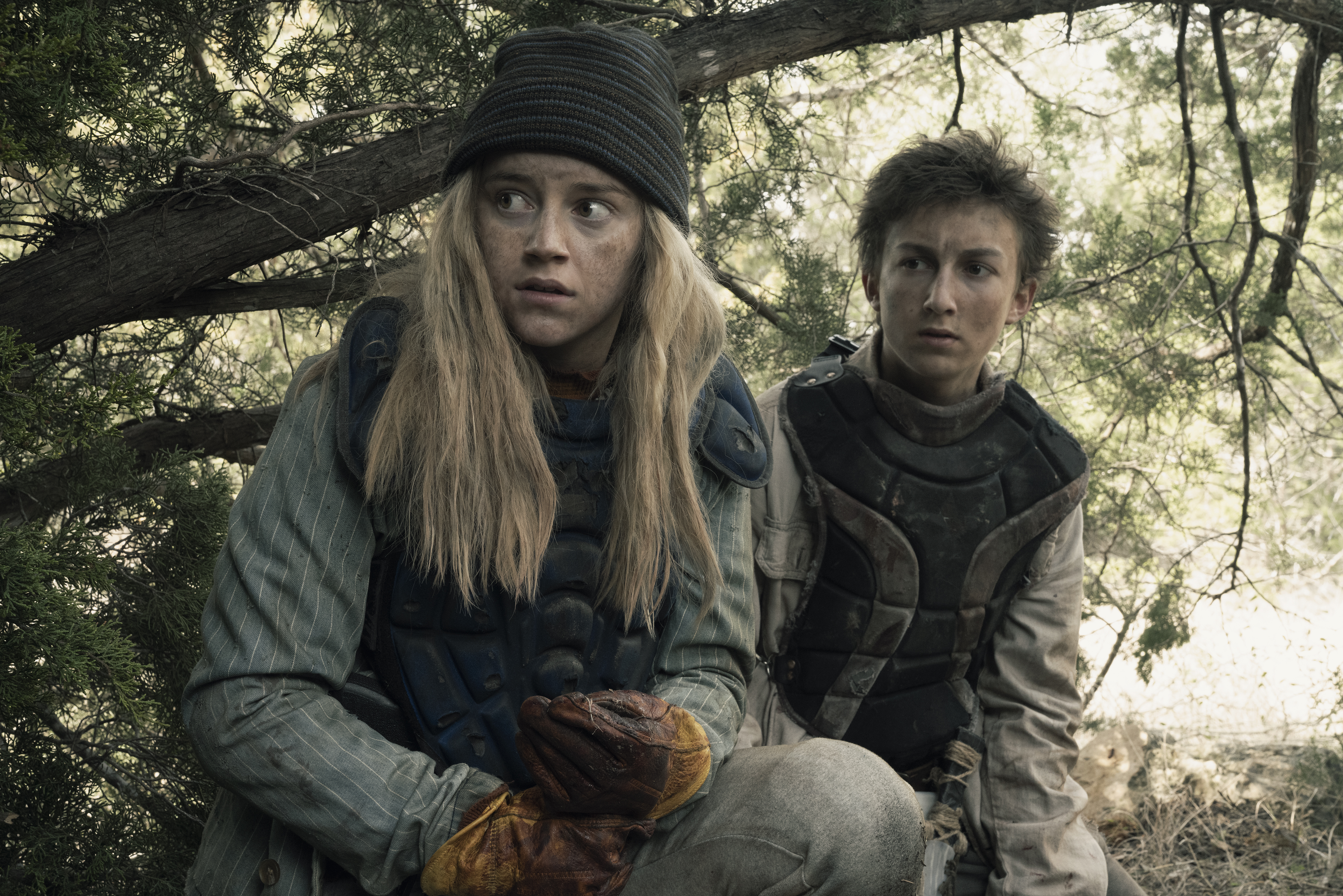 Download mobile wallpaper Tv Show, Fear The Walking Dead, Annie (Fear The Walking Dead), Bailey Gavulic, Ethan Suess, Max (Fear The Walking Dead) for free.