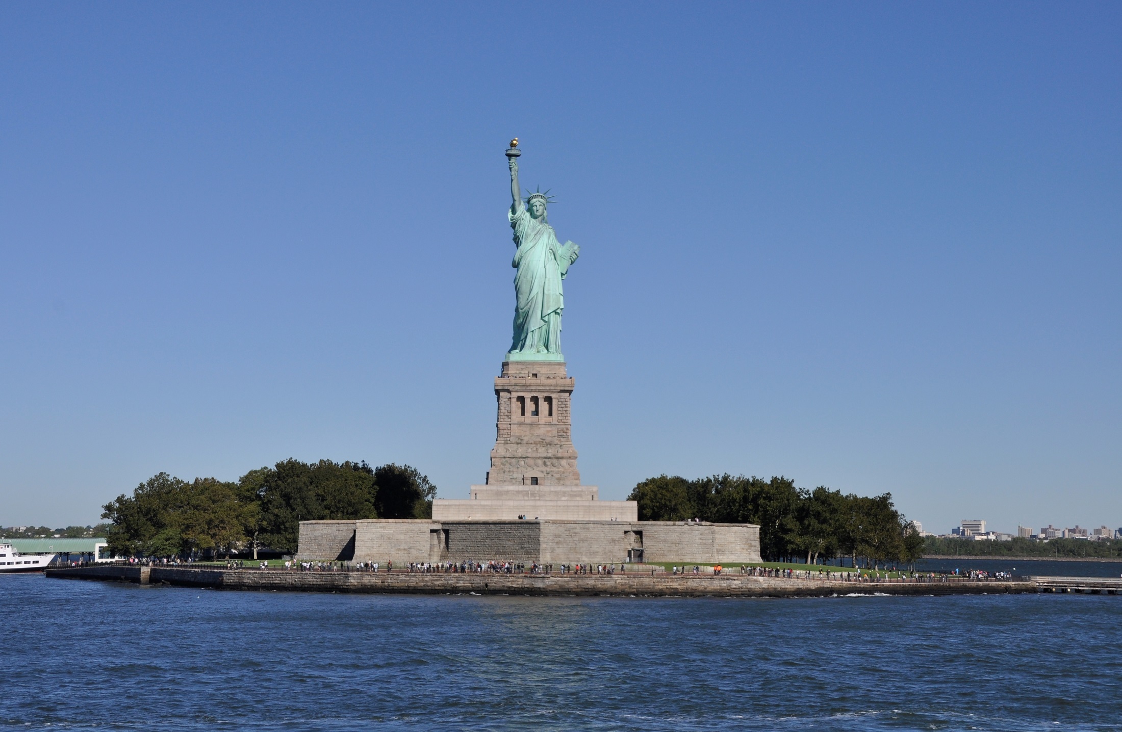 781202 скачать обои сша, сделано человеком, статуя свободы, манхэттен, памятник, нью йорк, скульптура - заставки и картинки бесплатно