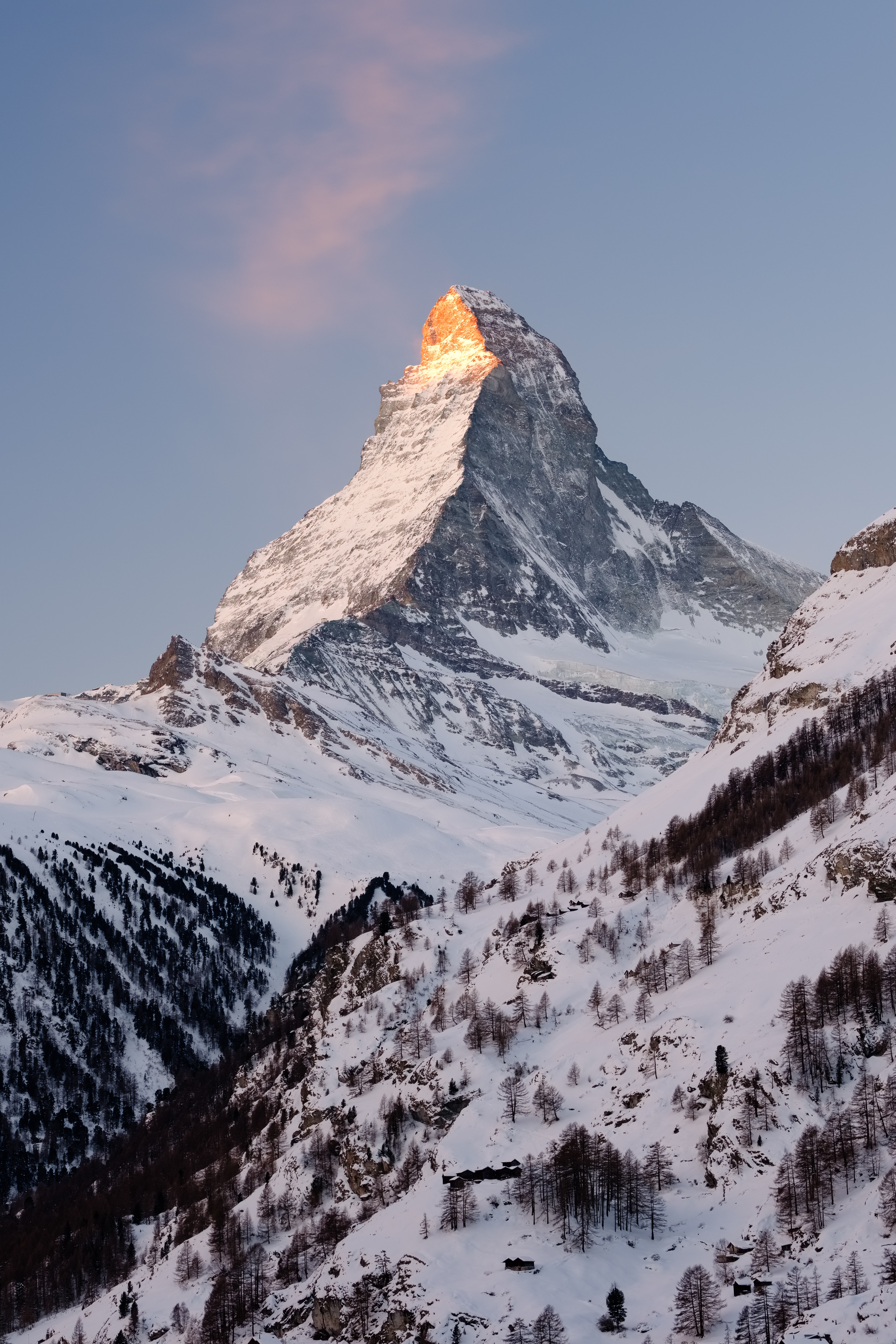 103070 скачать картинку заснеженный, природа, горы, снег, скала, вершина, склон - обои и заставки бесплатно