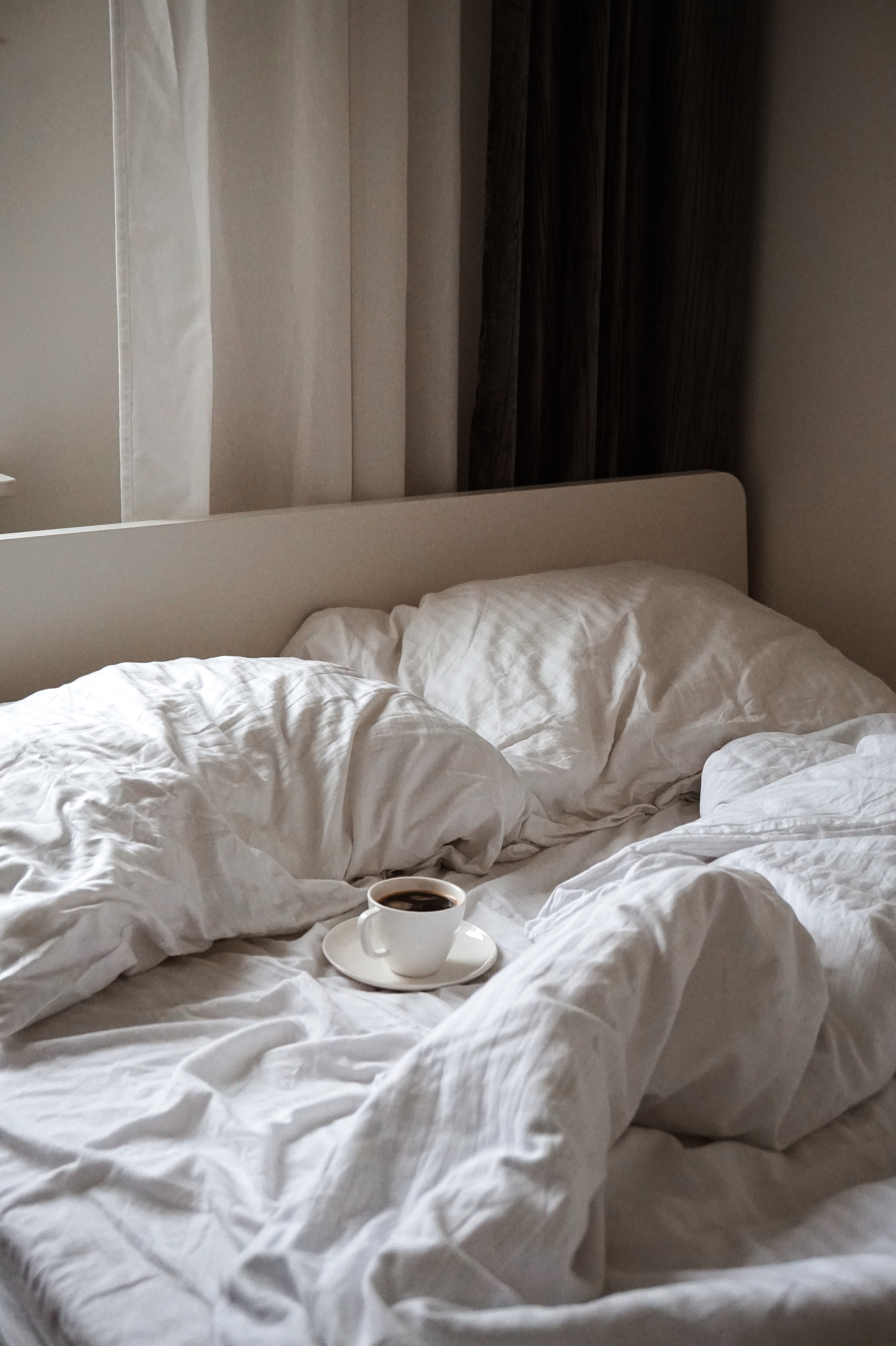 Mobile wallpaper coffee, white, miscellanea, miscellaneous, cup, bed, cushions, pillows