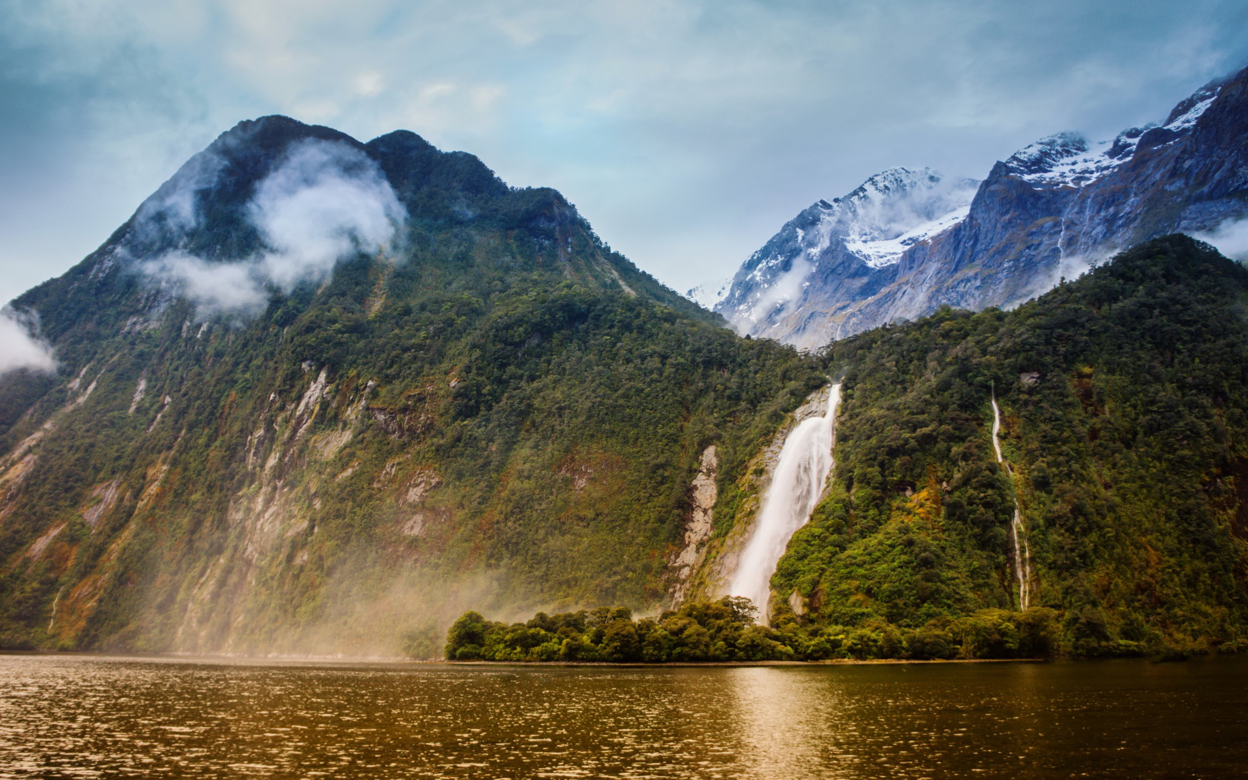 288930 скачать обои новая зеландия, земля/природа, водопад, фьорд, водопад леди боуэн, милфорд саунд, гора, река, водопады - заставки и картинки бесплатно